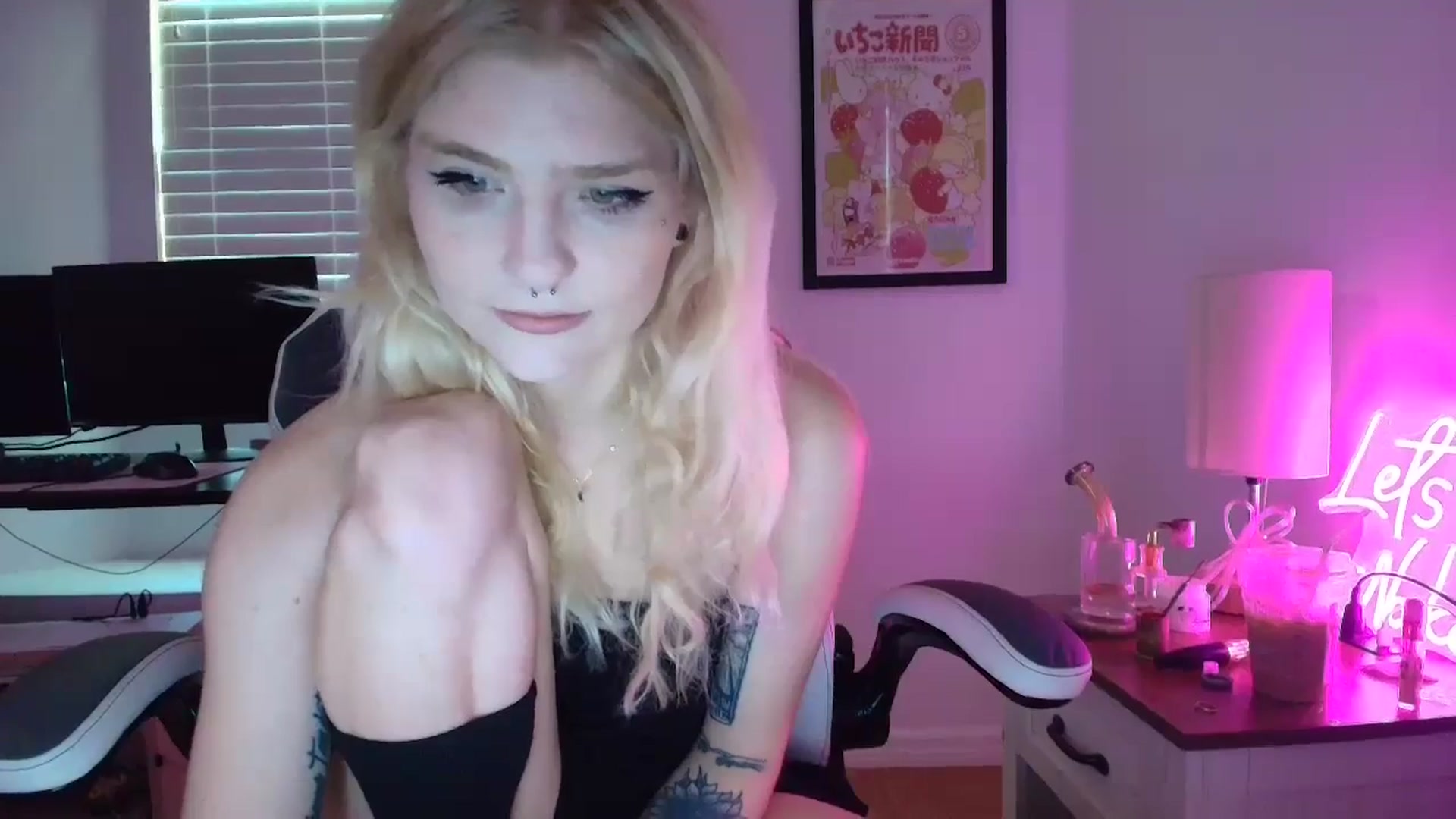 Gallery image thumbnail from DuckChan0's myfreecams stream on, 03/19/2025, 15:34 image 6 of 20