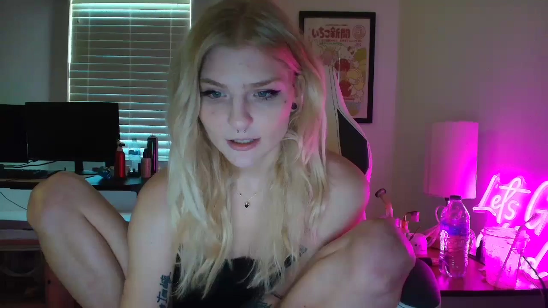 Gallery image thumbnail from DuckChan0's myfreecams stream on, 03/19/2025, 16:13 image 3 of 20