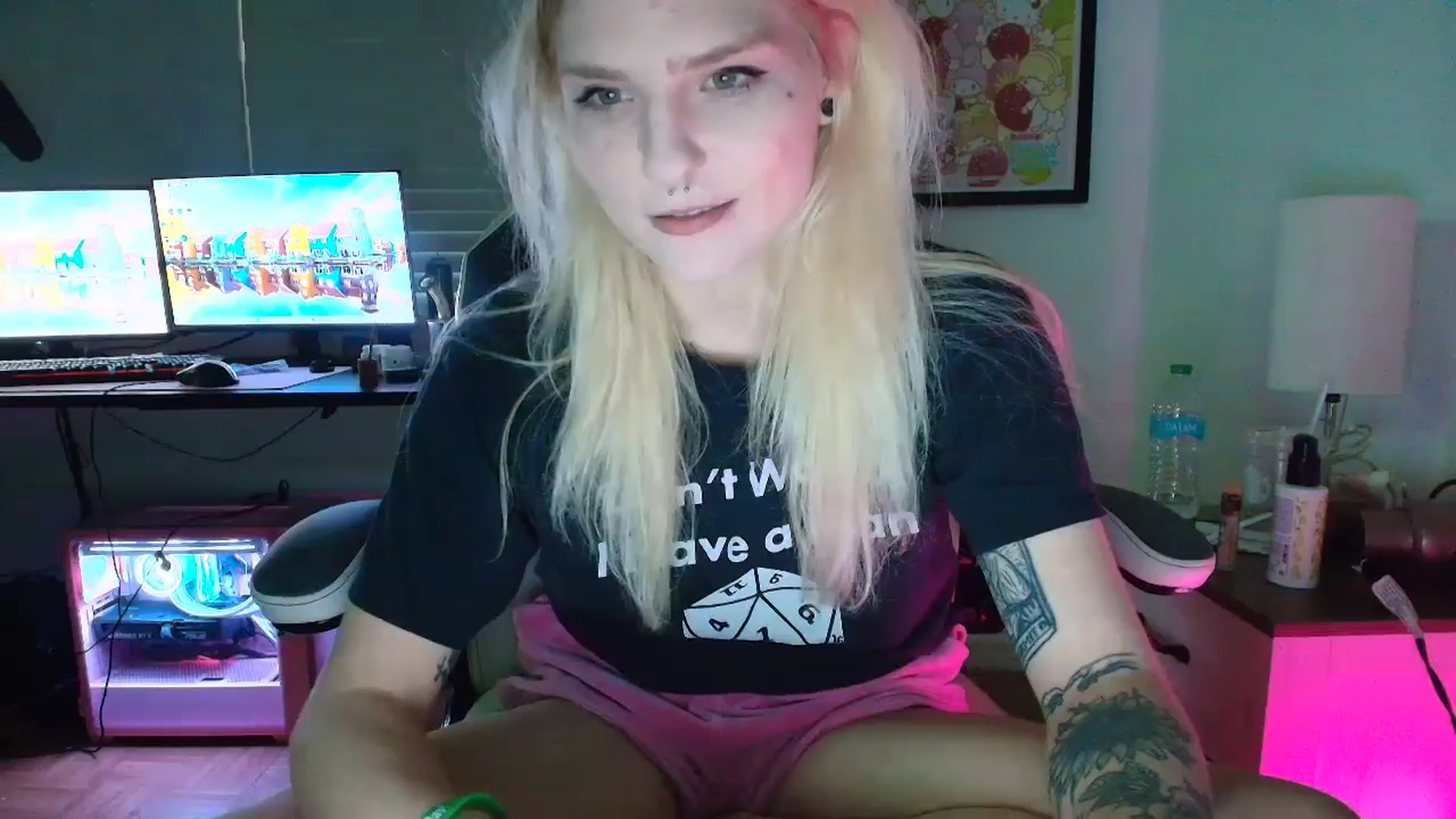 Gallery image thumbnail from DuckChan0's myfreecams stream on, 03/21/2025, 24:14 image 8 of 20