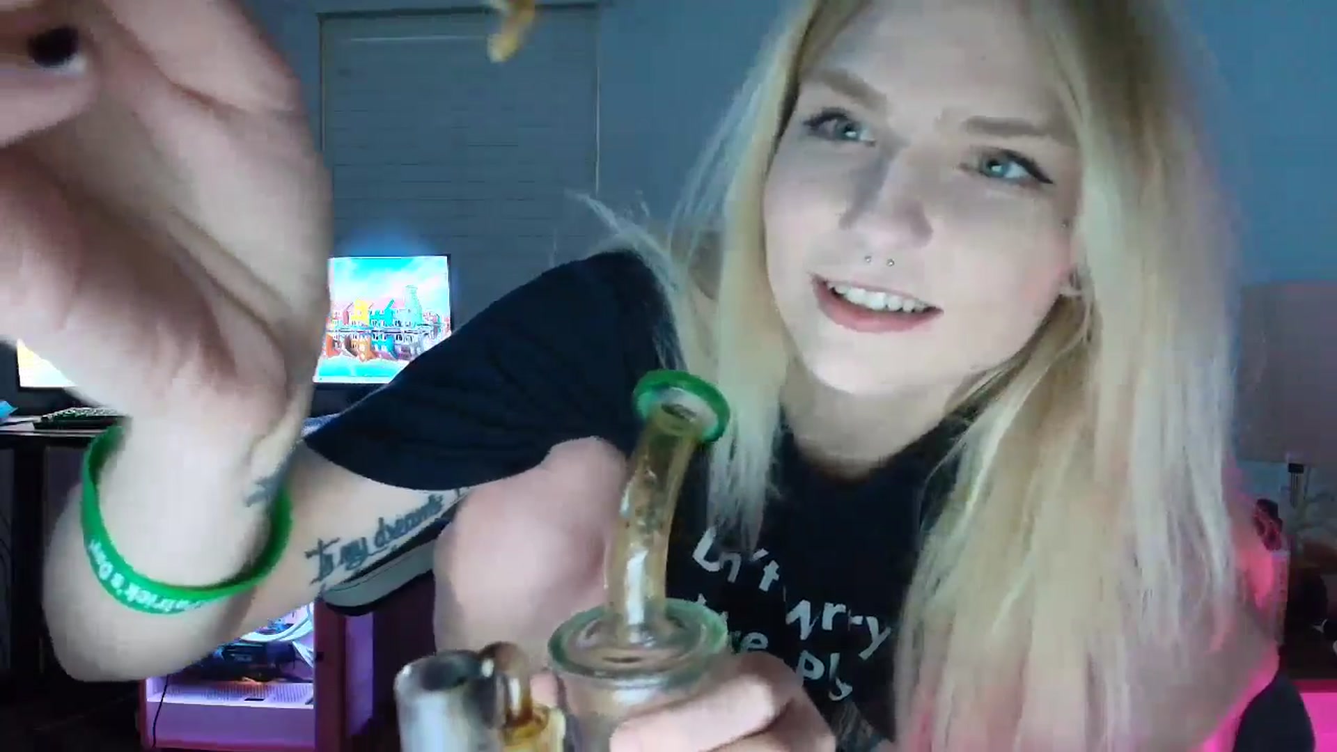Gallery image thumbnail from DuckChan0's myfreecams stream on, 03/21/2025, 24:14 image 10 of 20