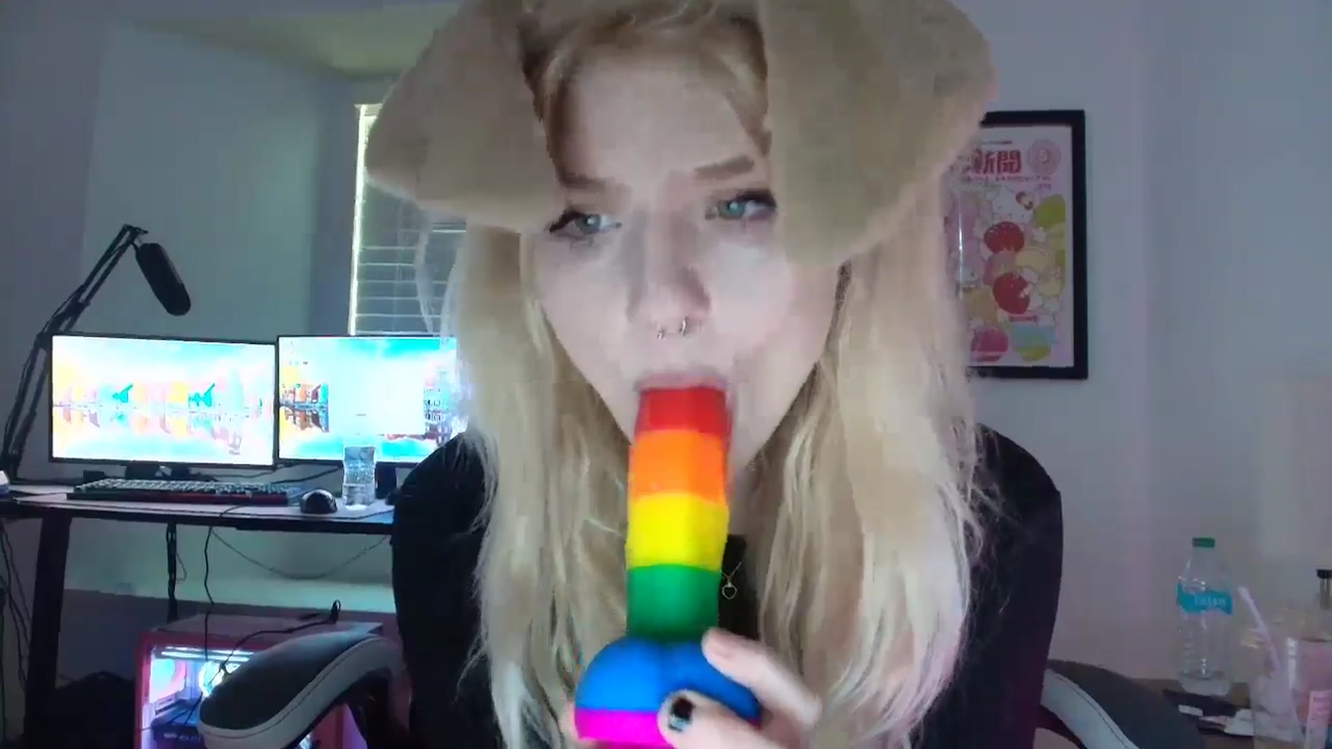 Gallery image thumbnail from DuckChan0's myfreecams stream on, 03/21/2025, 16:56 image 9 of 20