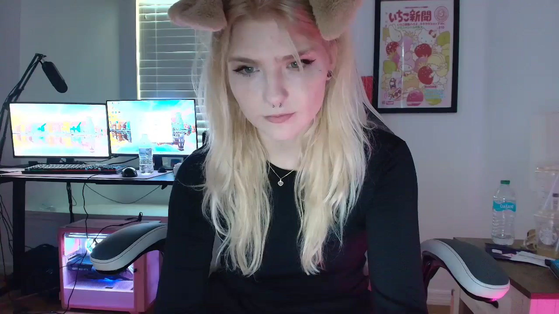 Gallery image thumbnail from DuckChan0's myfreecams stream on, 03/21/2025, 16:56 image 12 of 20