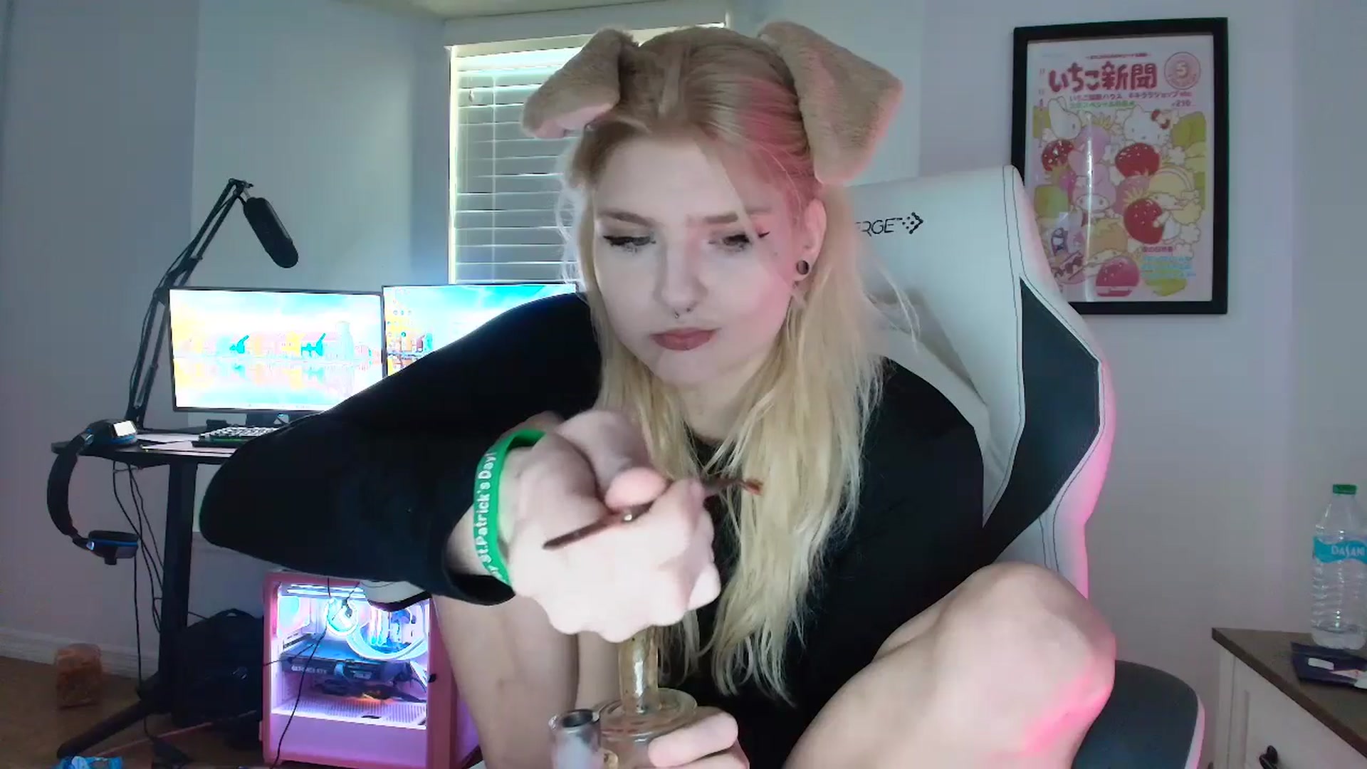 Gallery image thumbnail from DuckChan0's myfreecams stream on, 03/21/2025, 16:56 image 4 of 20