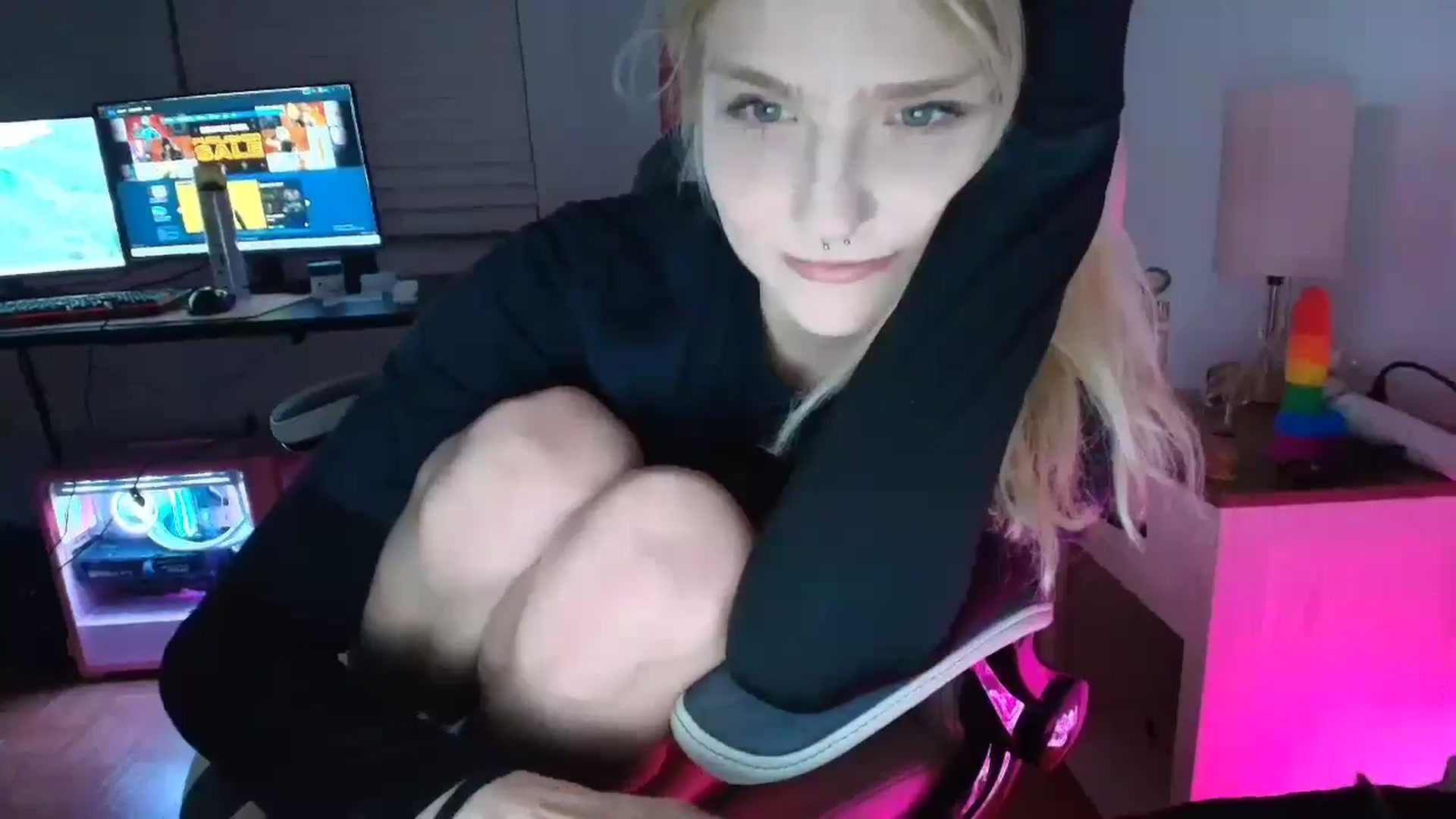 Gallery image thumbnail from DuckChan0's myfreecams stream on, 03/21/2025, 23:54 image 20 of 20