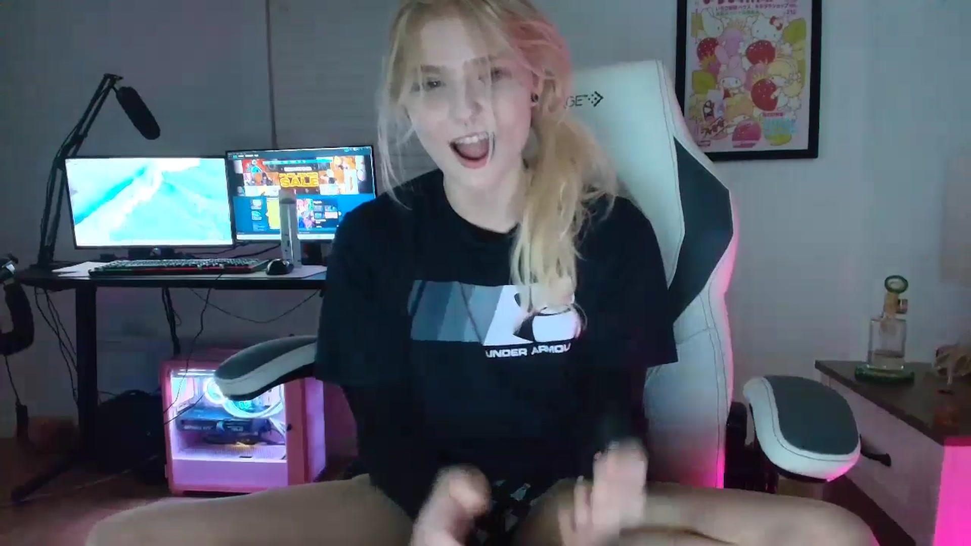 Gallery image thumbnail from DuckChan0's myfreecams stream on, 03/21/2025, 23:54 image 16 of 20