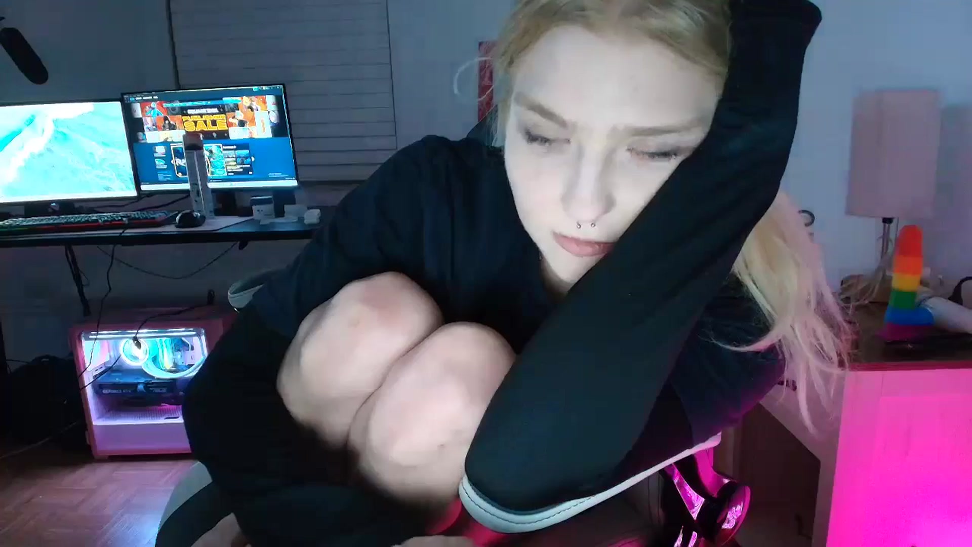 Gallery image thumbnail from DuckChan0's myfreecams stream on, 03/21/2025, 23:54 image 19 of 20
