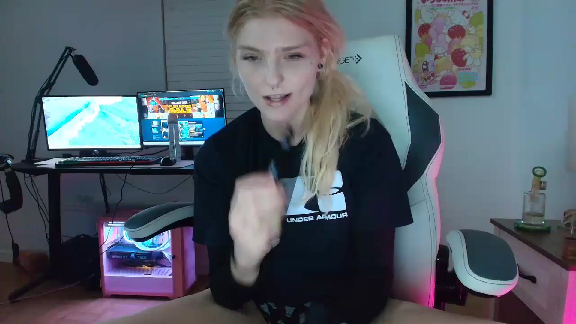 Gallery image thumbnail from DuckChan0's myfreecams stream on, 03/21/2025, 23:54 image 17 of 20