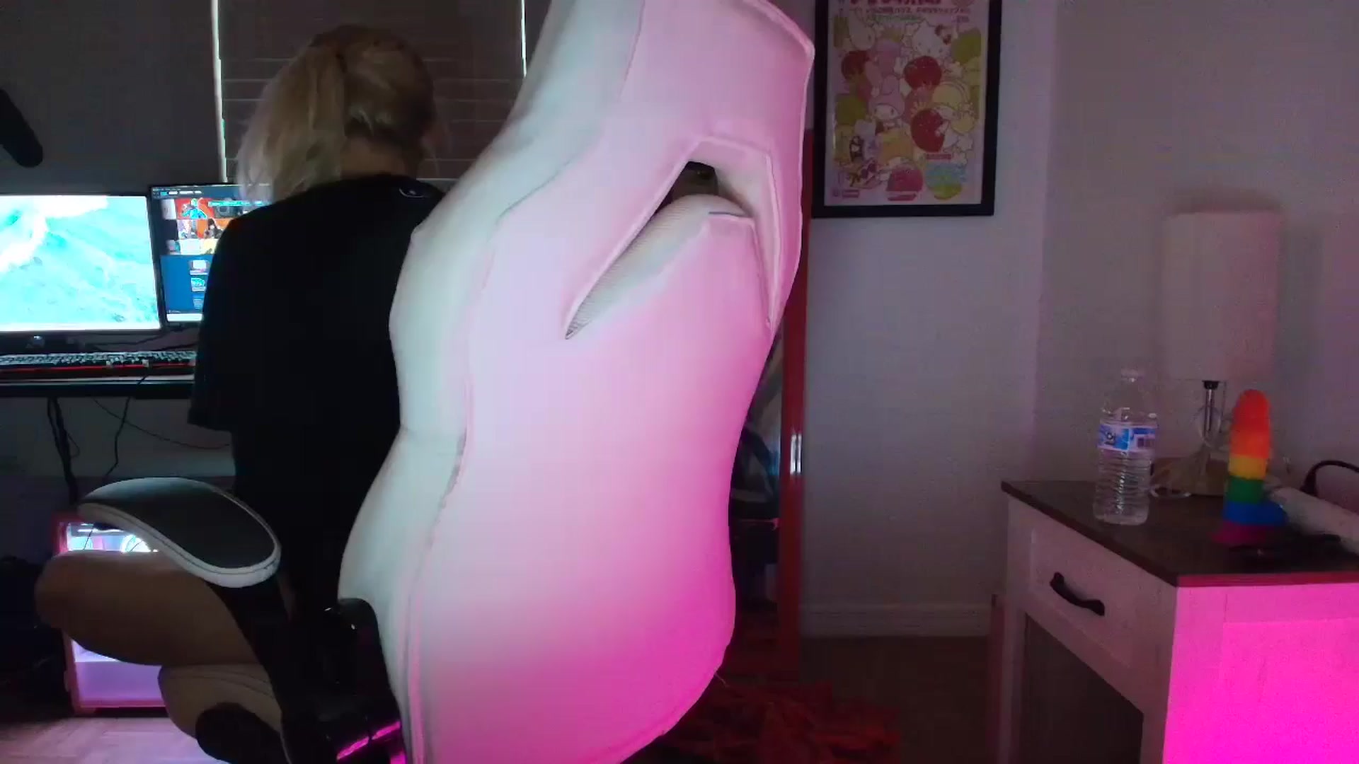 Gallery image thumbnail from DuckChan0's myfreecams stream on, 03/21/2025, 23:54 image 1 of 20