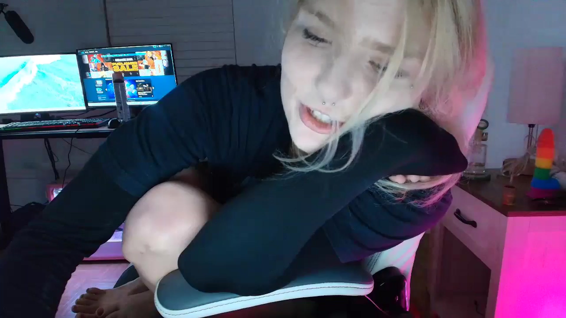 Gallery image thumbnail from DuckChan0's myfreecams stream on, 03/21/2025, 23:54 image 18 of 20