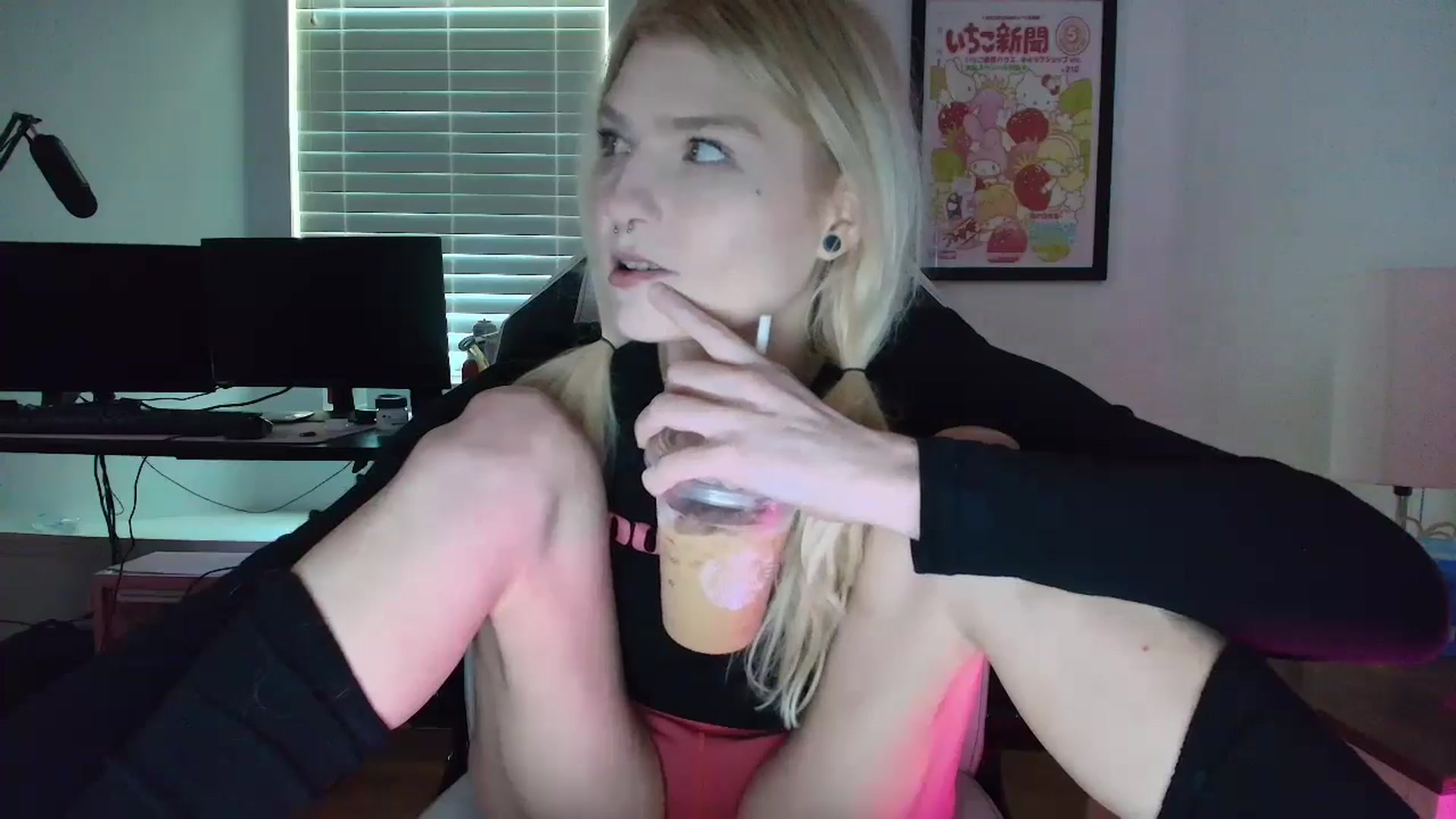 Gallery image thumbnail from DuckChan0's myfreecams stream on, 03/22/2025, 15:45 image 2 of 20