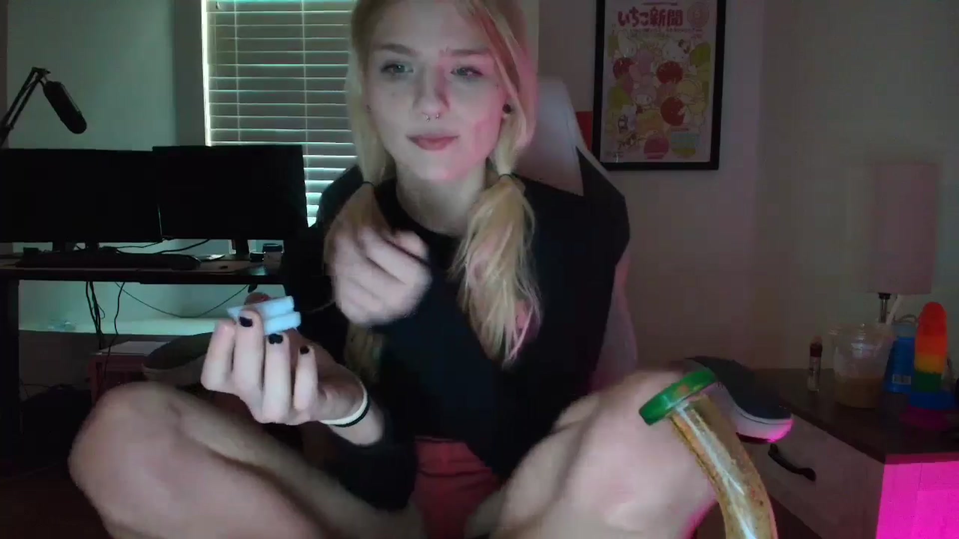 Gallery image thumbnail from DuckChan0's myfreecams stream on, 03/22/2025, 15:45 image 7 of 20