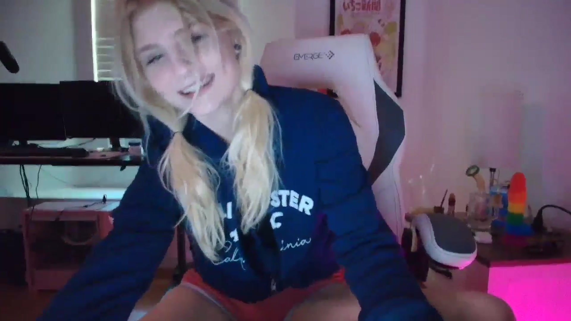 Gallery image thumbnail from DuckChan0's myfreecams stream on, 03/22/2025, 16:08 image 16 of 20