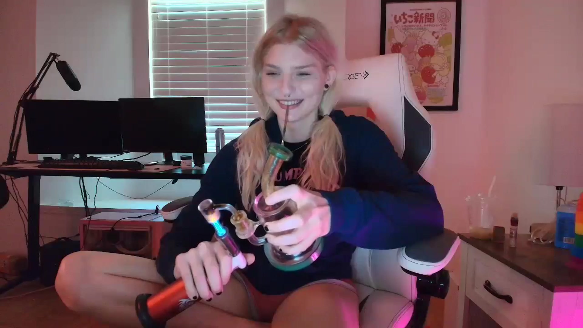 Gallery image thumbnail from DuckChan0's myfreecams stream on, 03/22/2025, 16:08 image 6 of 20