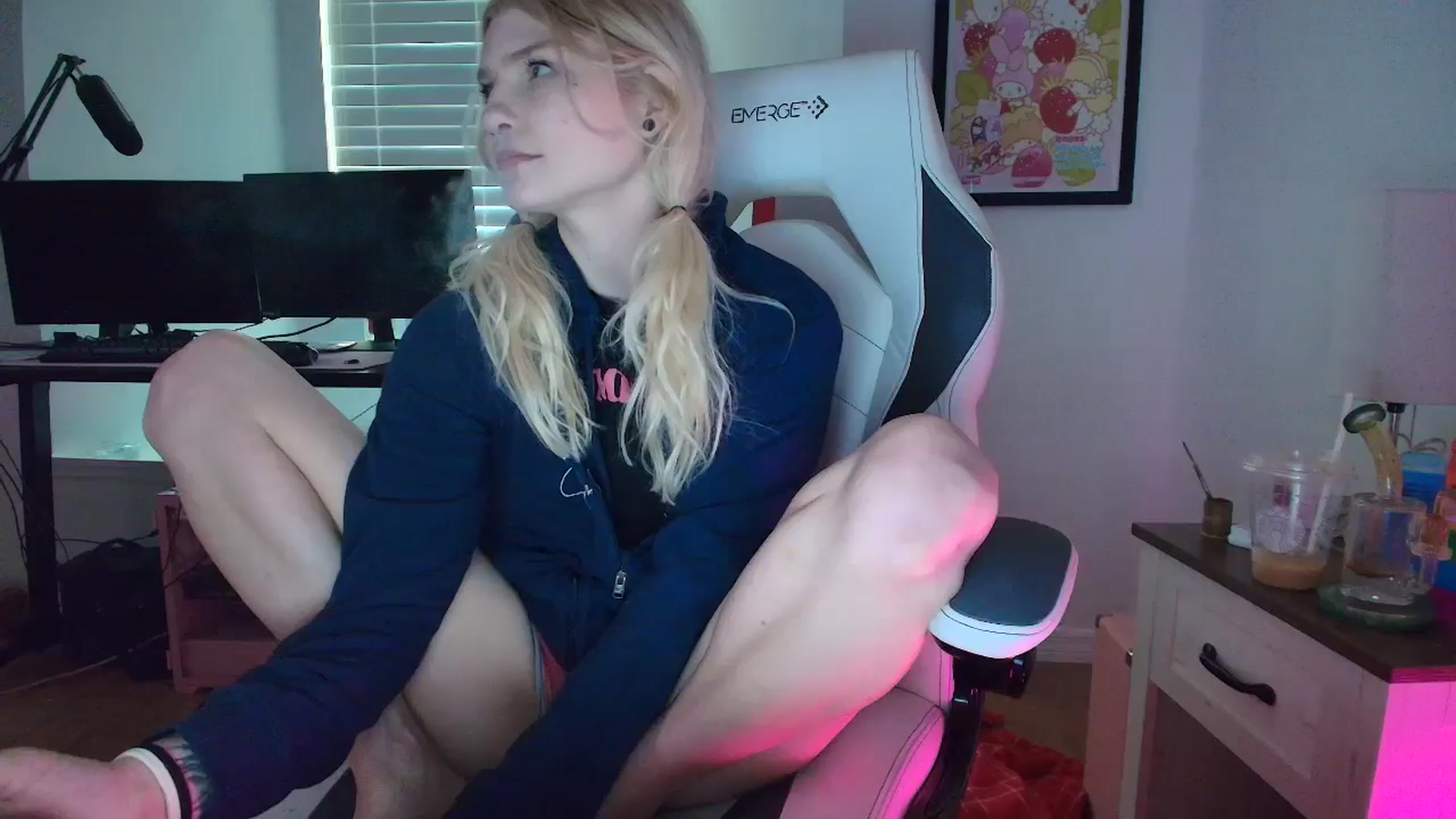 Gallery image thumbnail from DuckChan0's myfreecams stream on, 03/22/2025, 16:08 image 3 of 20