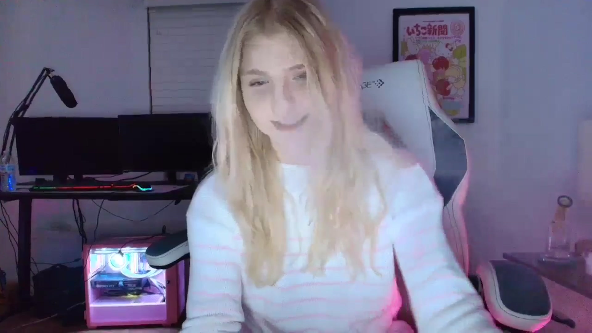 Gallery image thumbnail from DuckChan0's myfreecams stream on, 03/23/2025, 24:35 image 9 of 20