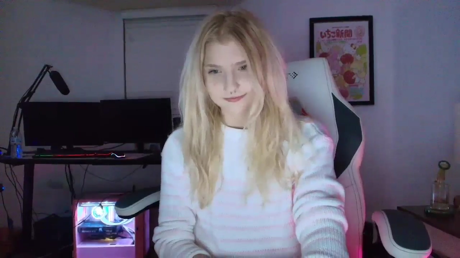 Gallery image thumbnail from DuckChan0's myfreecams stream on, 03/23/2025, 24:35 image 8 of 20