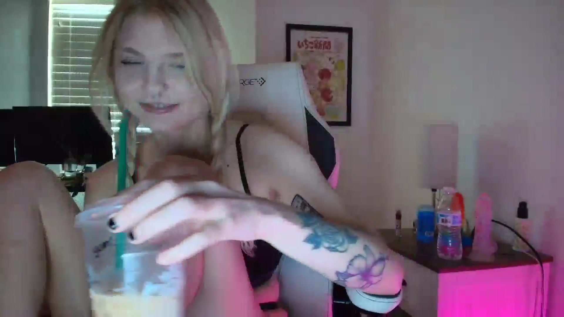 Gallery image thumbnail from DuckChan0's myfreecams stream on, 03/23/2025, 15:46 image 3 of 20