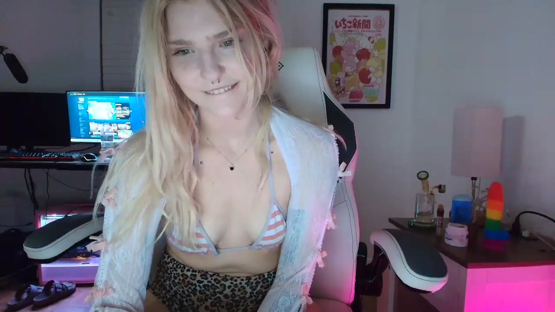 Gallery image thumbnail from DuckChan0's myfreecams stream on, 03/24/2025, 24:17 image 4 of 20