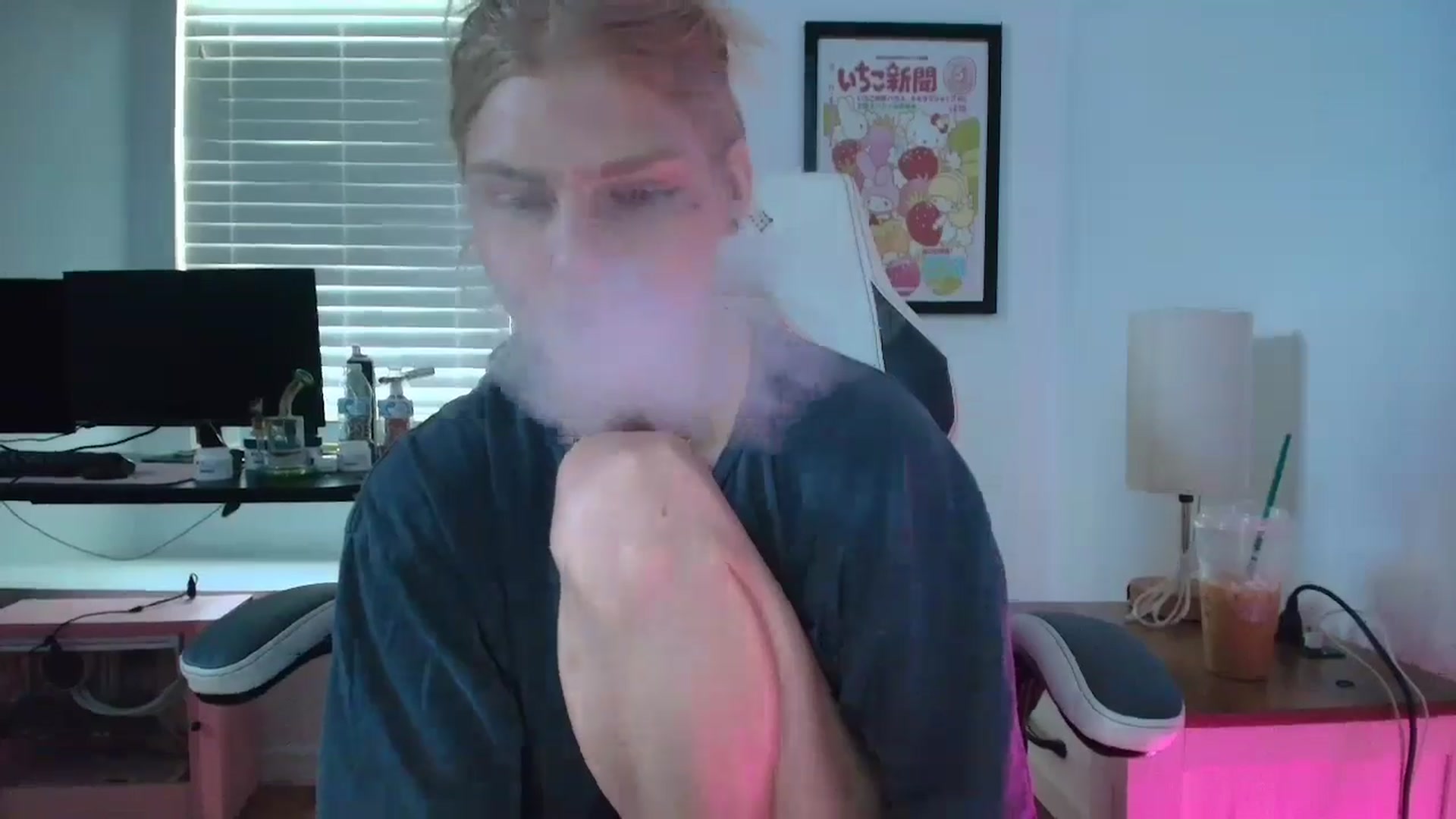 Gallery image thumbnail from DuckChan0's myfreecams stream on, 03/24/2025, 14:56 image 15 of 20
