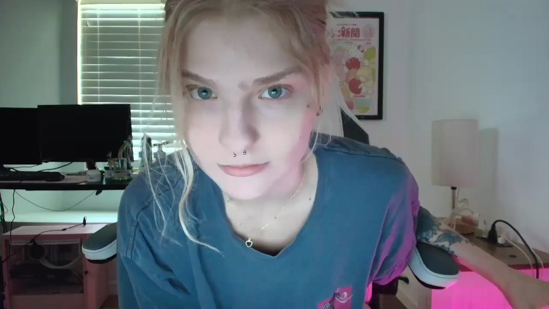 Gallery image thumbnail from DuckChan0's myfreecams stream on, 03/24/2025, 14:56 image 12 of 20