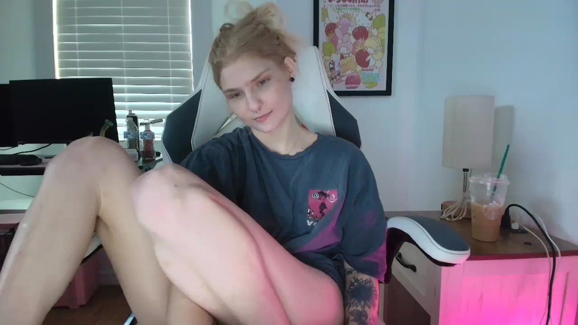Gallery image thumbnail from DuckChan0's myfreecams stream on, 03/24/2025, 14:56 image 16 of 20