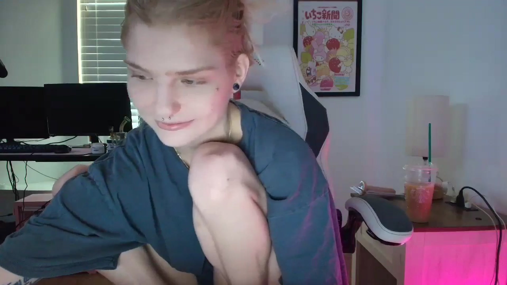 Gallery image thumbnail from DuckChan0's myfreecams stream on, 03/24/2025, 14:56 image 4 of 20