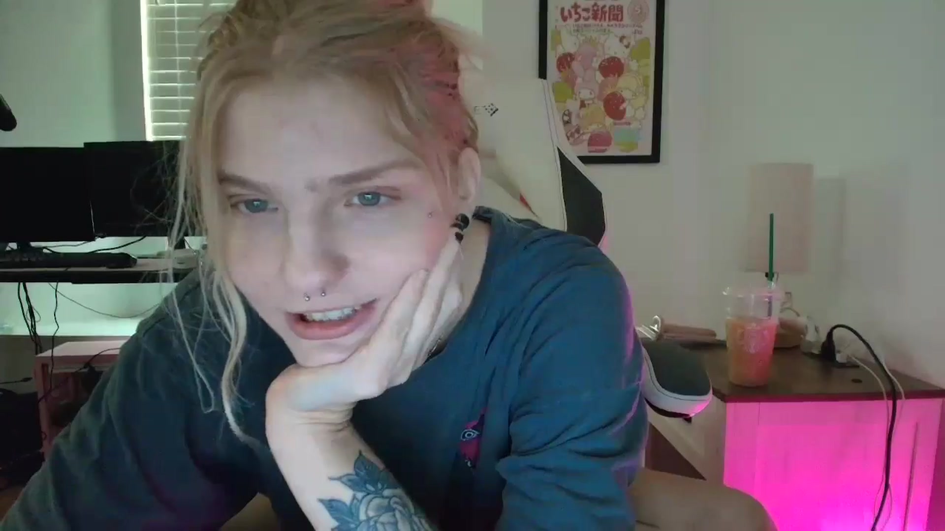 Gallery image thumbnail from DuckChan0's myfreecams stream on, 03/24/2025, 14:56 image 11 of 20