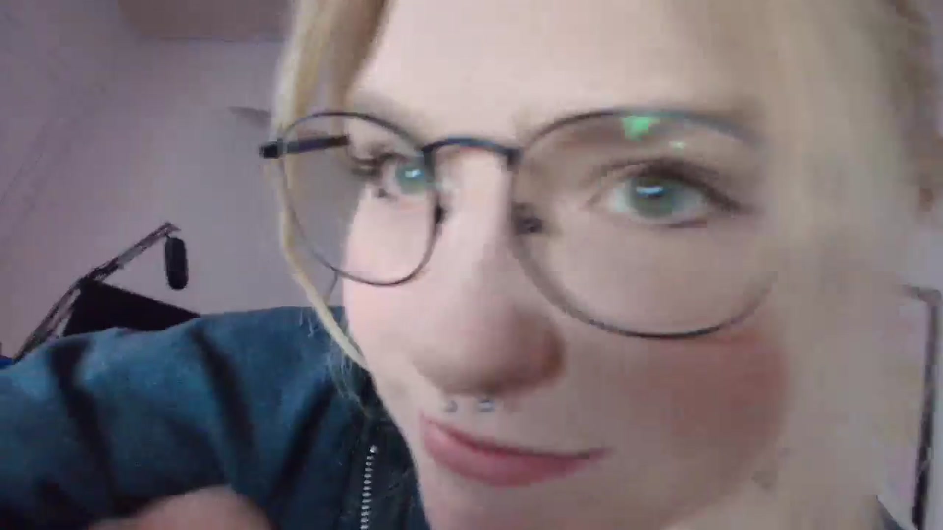 Gallery image thumbnail from DuckChan0's myfreecams stream on, 03/25/2025, 24:29 image 3 of 20