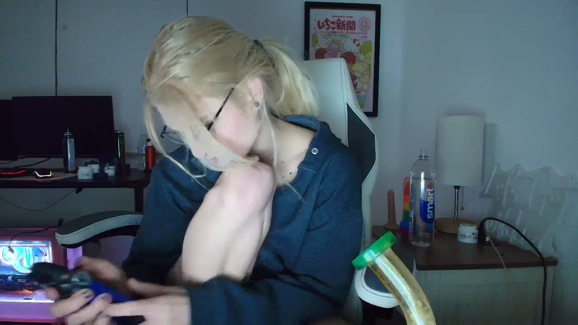 Gallery image thumbnail from DuckChan0's myfreecams stream on, 03/25/2025, 24:29 image 5 of 20