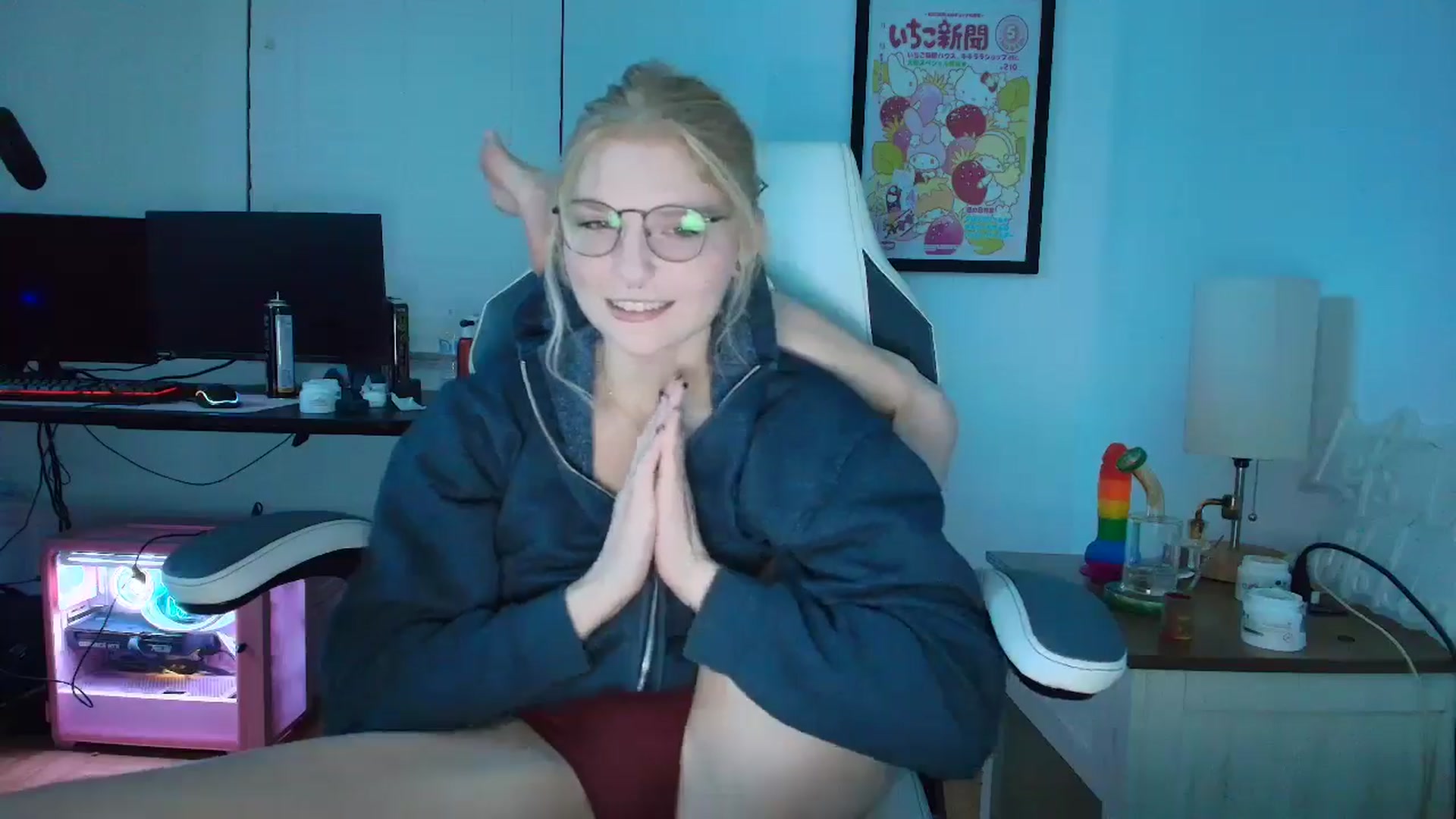 Gallery image thumbnail from DuckChan0's myfreecams stream on, 03/25/2025, 01:25 image 14 of 20