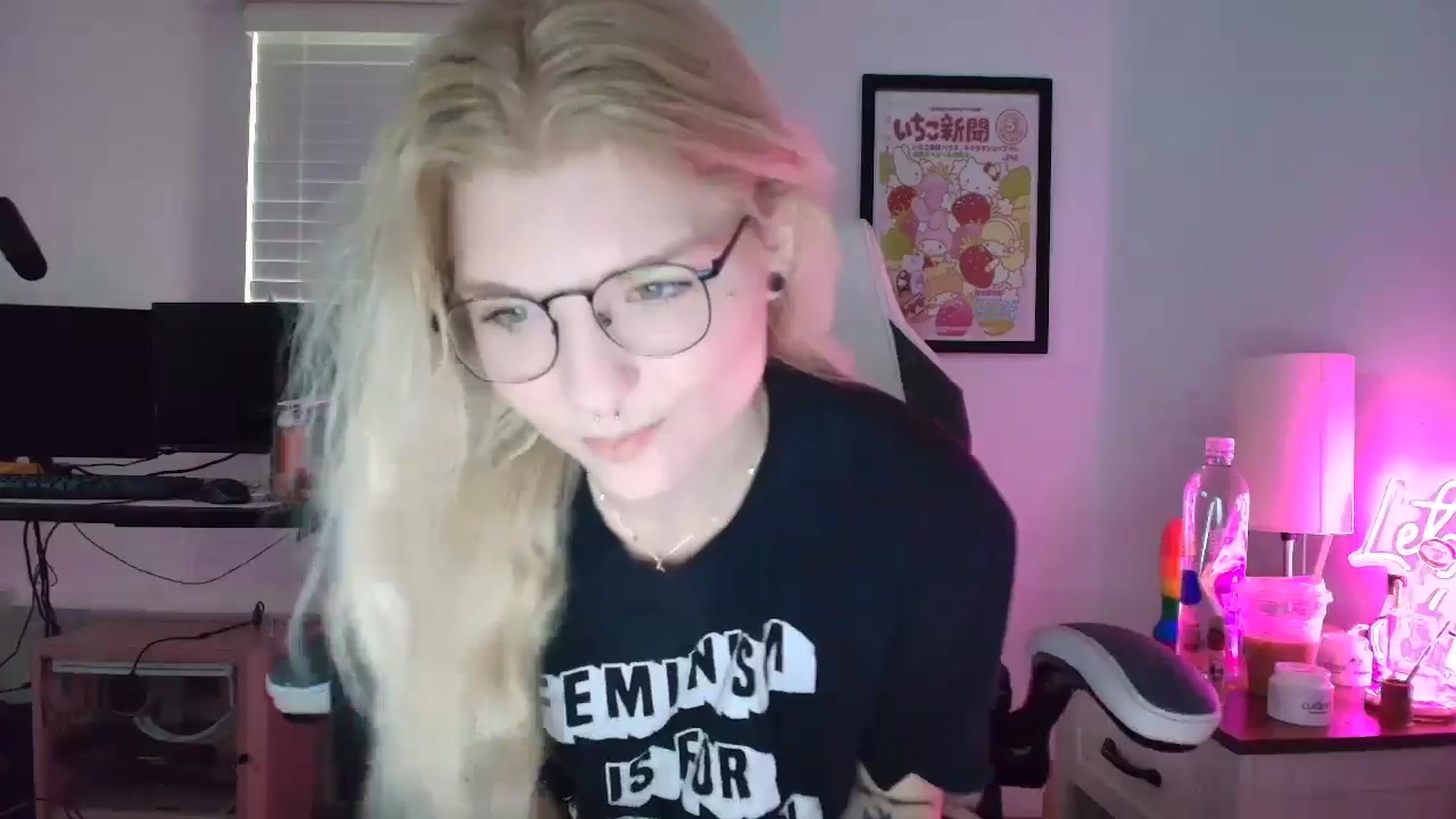 Gallery image thumbnail from DuckChan0's myfreecams stream on, 03/25/2025, 14:12 image 10 of 20