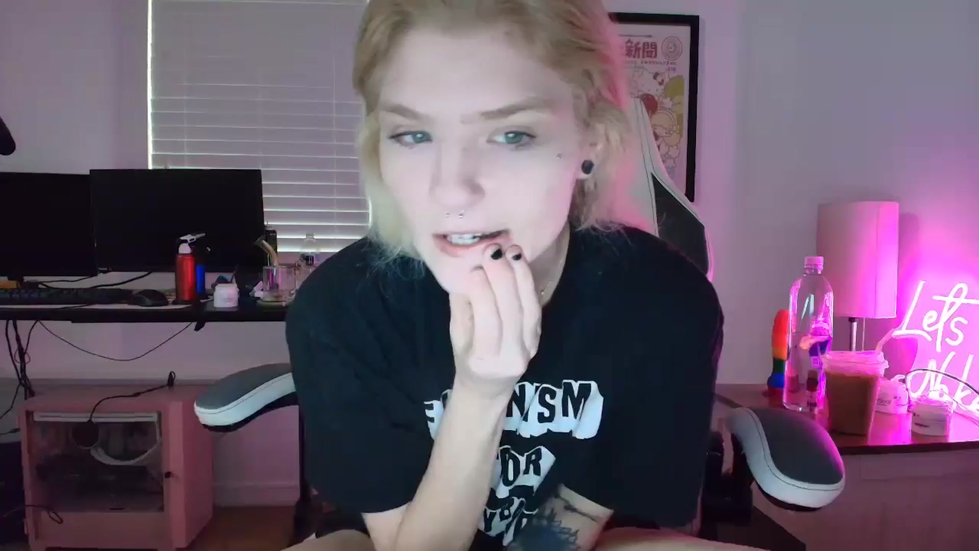 Gallery image thumbnail from DuckChan0's myfreecams stream on, 03/25/2025, 14:12 image 1 of 20