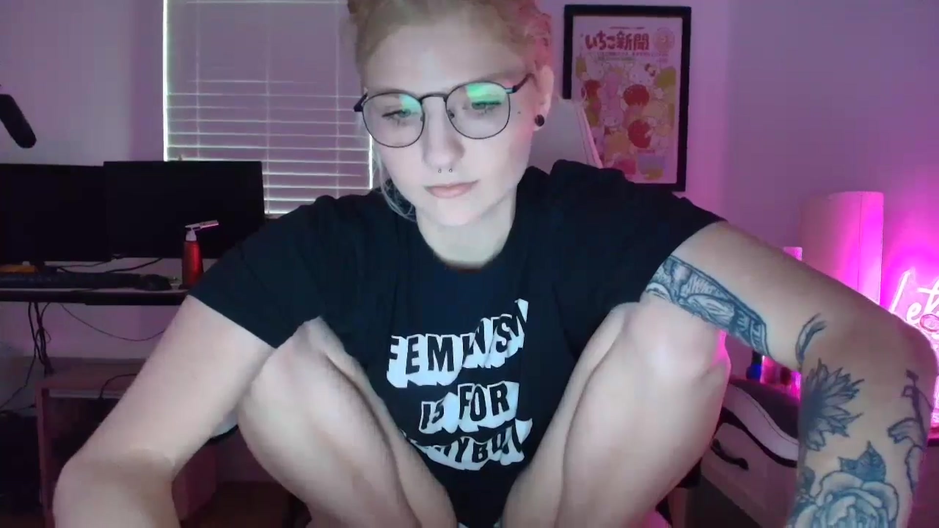 Gallery image thumbnail from DuckChan0's myfreecams stream on, 03/25/2025, 14:12 image 11 of 20