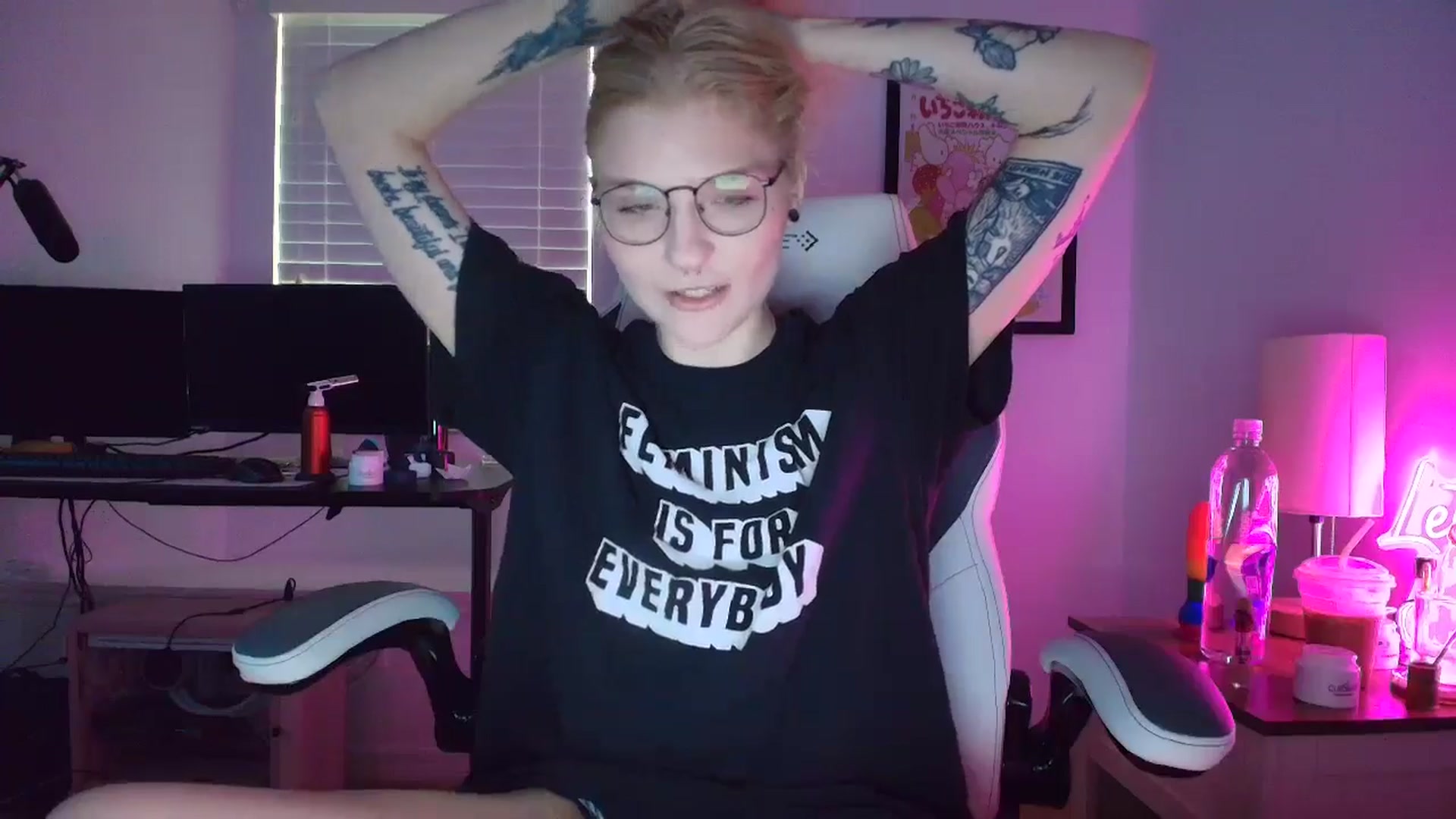 Gallery image thumbnail from DuckChan0's myfreecams stream on, 03/25/2025, 14:12 image 7 of 20