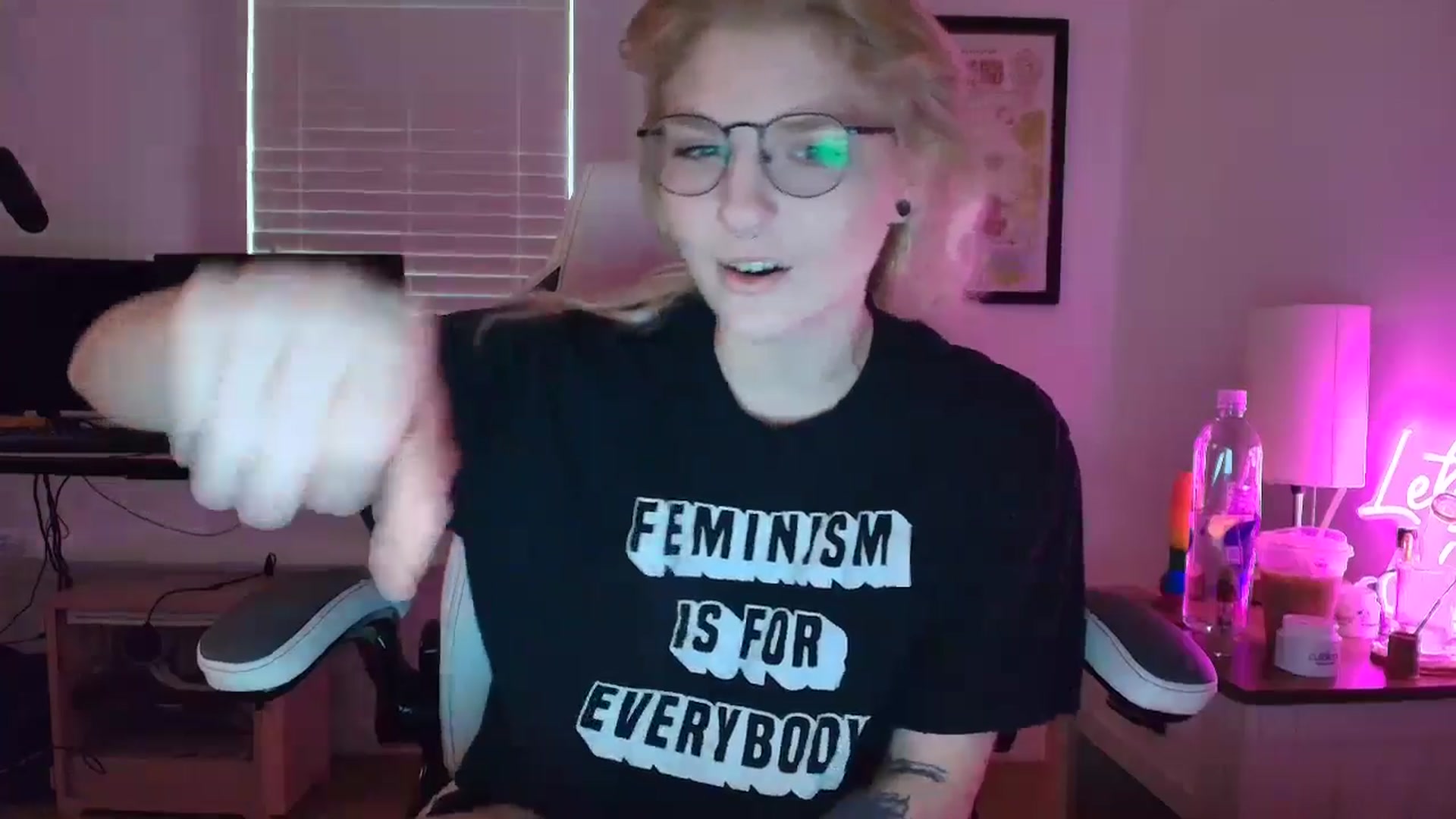 Gallery image thumbnail from DuckChan0's myfreecams stream on, 03/25/2025, 14:12 image 6 of 20