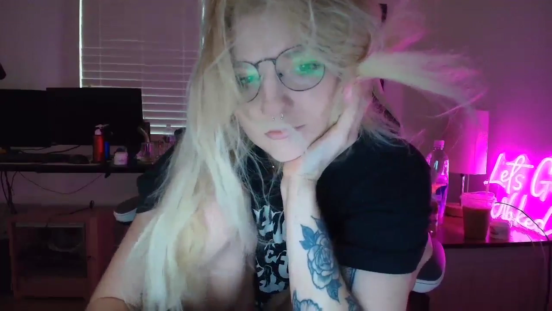 Gallery image thumbnail from DuckChan0's myfreecams stream on, 03/25/2025, 14:12 image 4 of 20