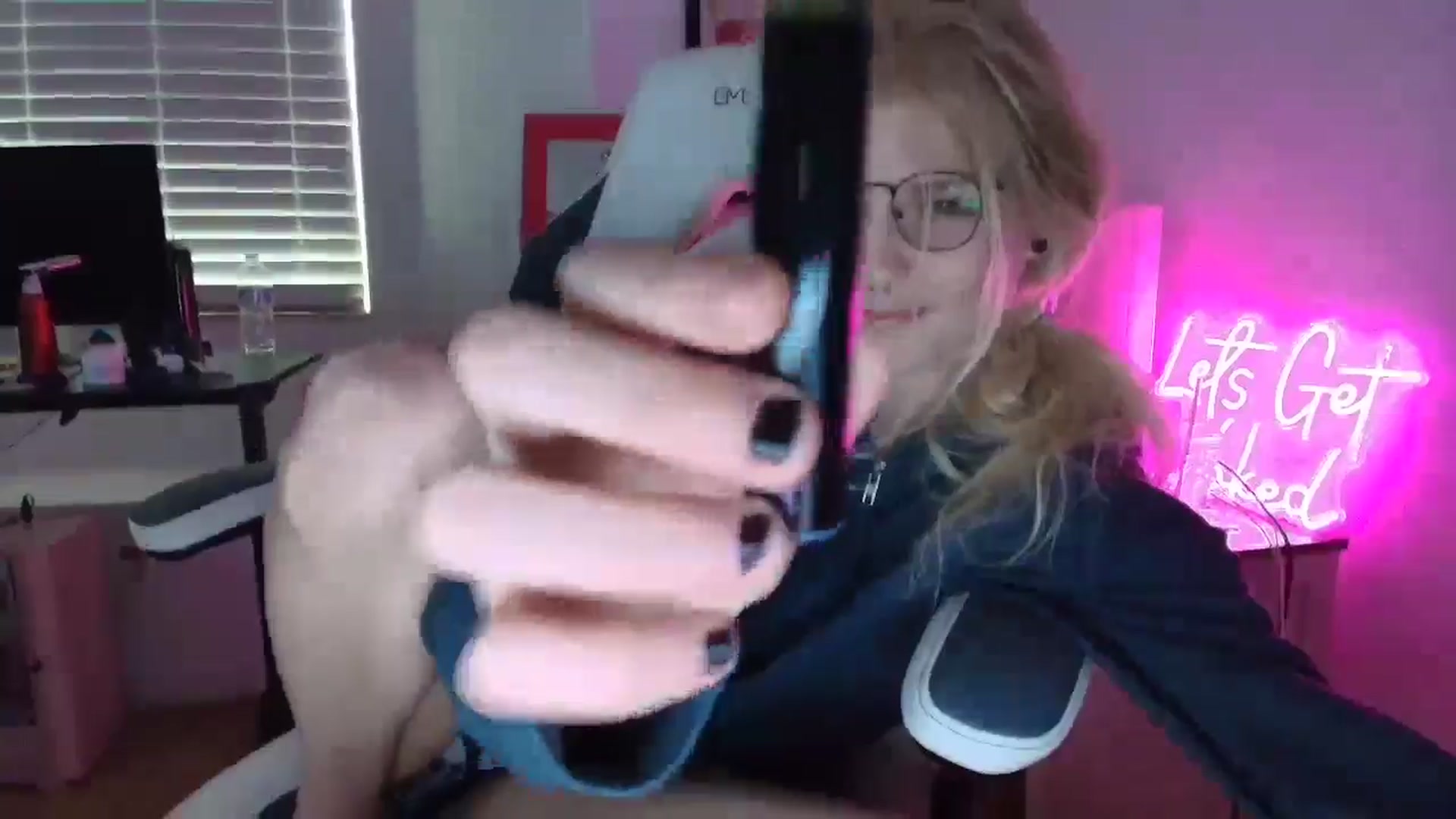 Gallery image thumbnail from DuckChan0's myfreecams stream on, 03/25/2025, 15:18 image 18 of 20