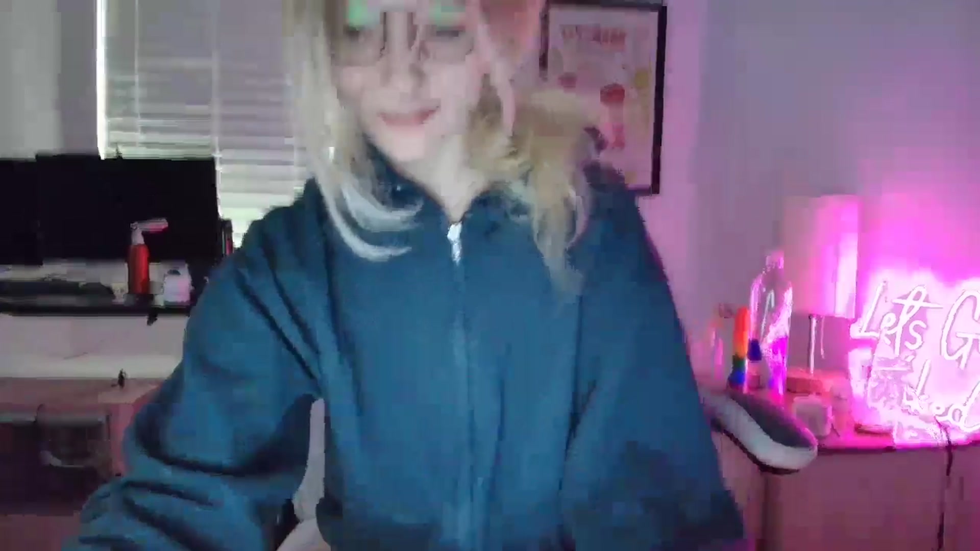 Gallery image thumbnail from DuckChan0's myfreecams stream on, 03/25/2025, 15:18 image 16 of 20