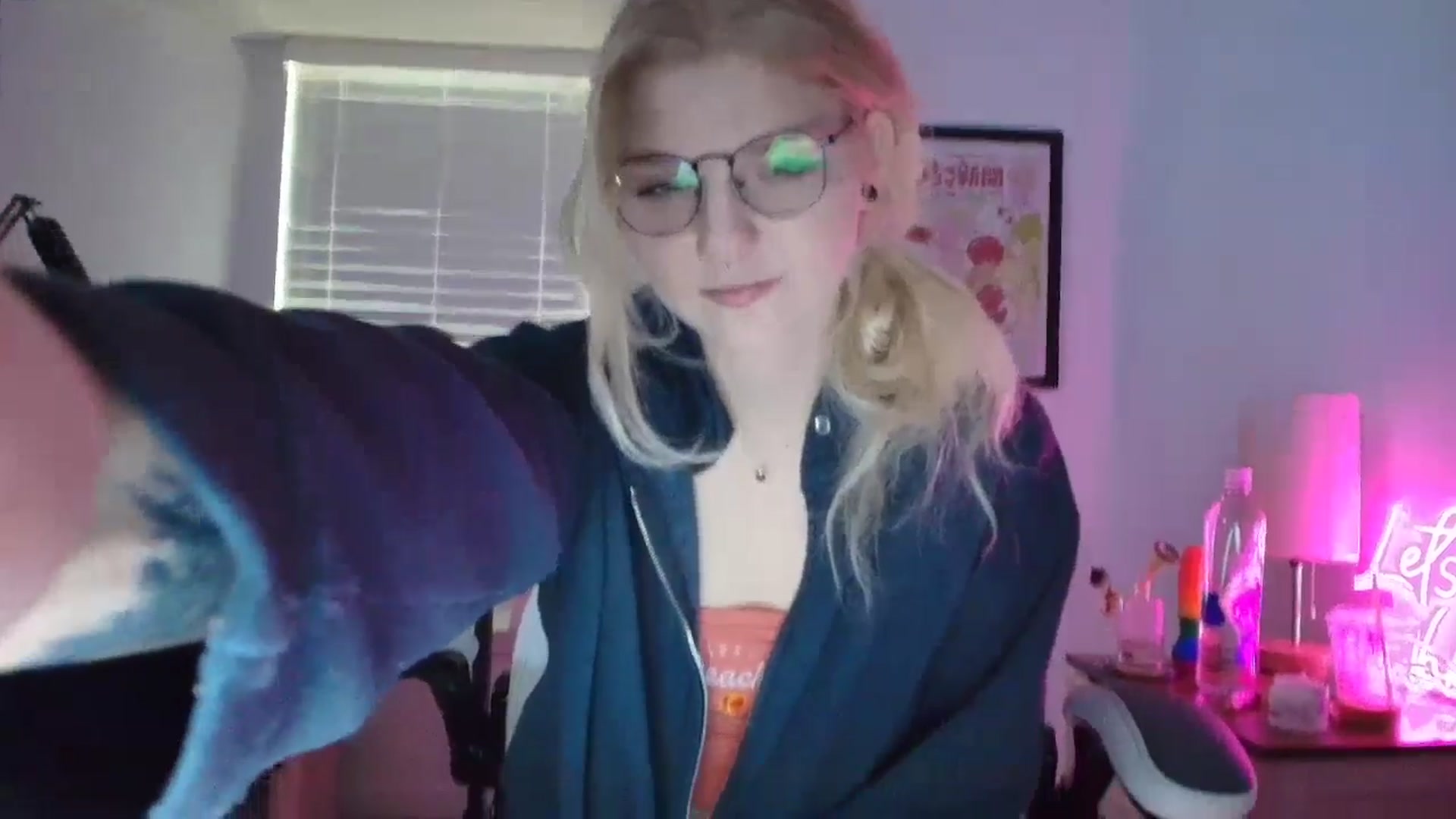 Gallery image thumbnail from DuckChan0's myfreecams stream on, 03/25/2025, 15:18 image 7 of 20