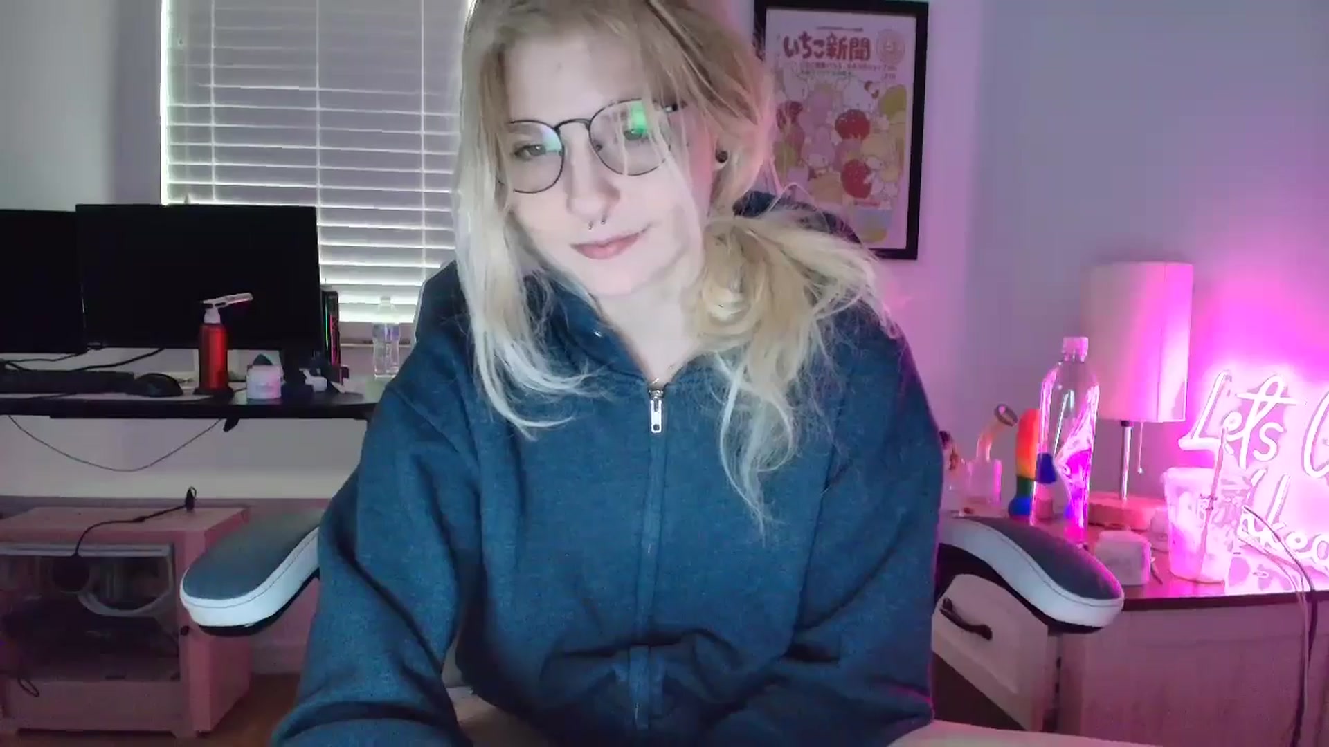 Gallery image thumbnail from DuckChan0's myfreecams stream on, 03/25/2025, 15:18 image 17 of 20