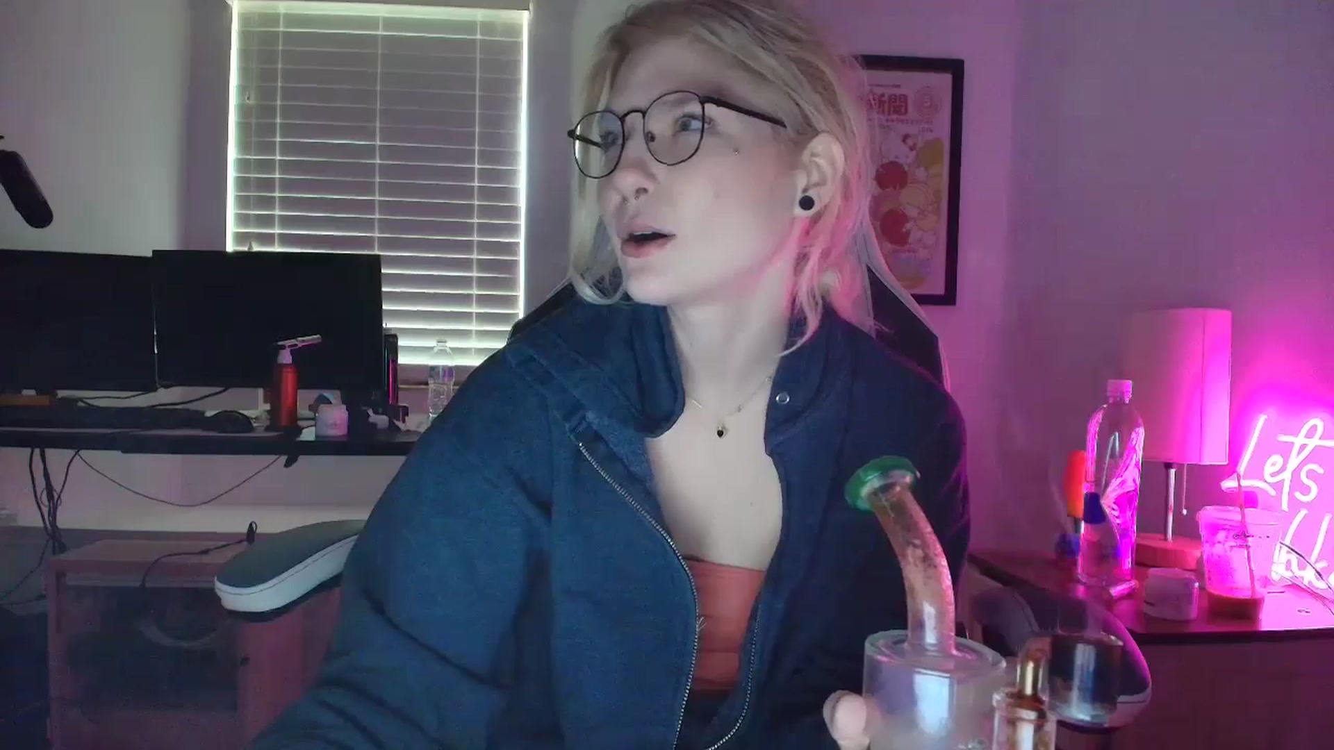Gallery image thumbnail from DuckChan0's myfreecams stream on, 03/25/2025, 15:18 image 6 of 20