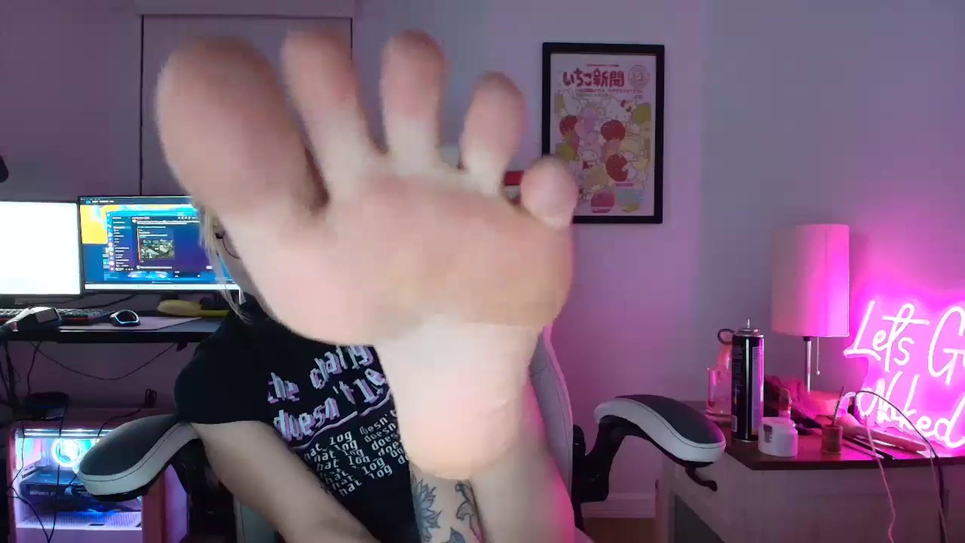 Gallery image thumbnail from DuckChan0's myfreecams stream on, 03/26/2025, 01:12 image 9 of 20