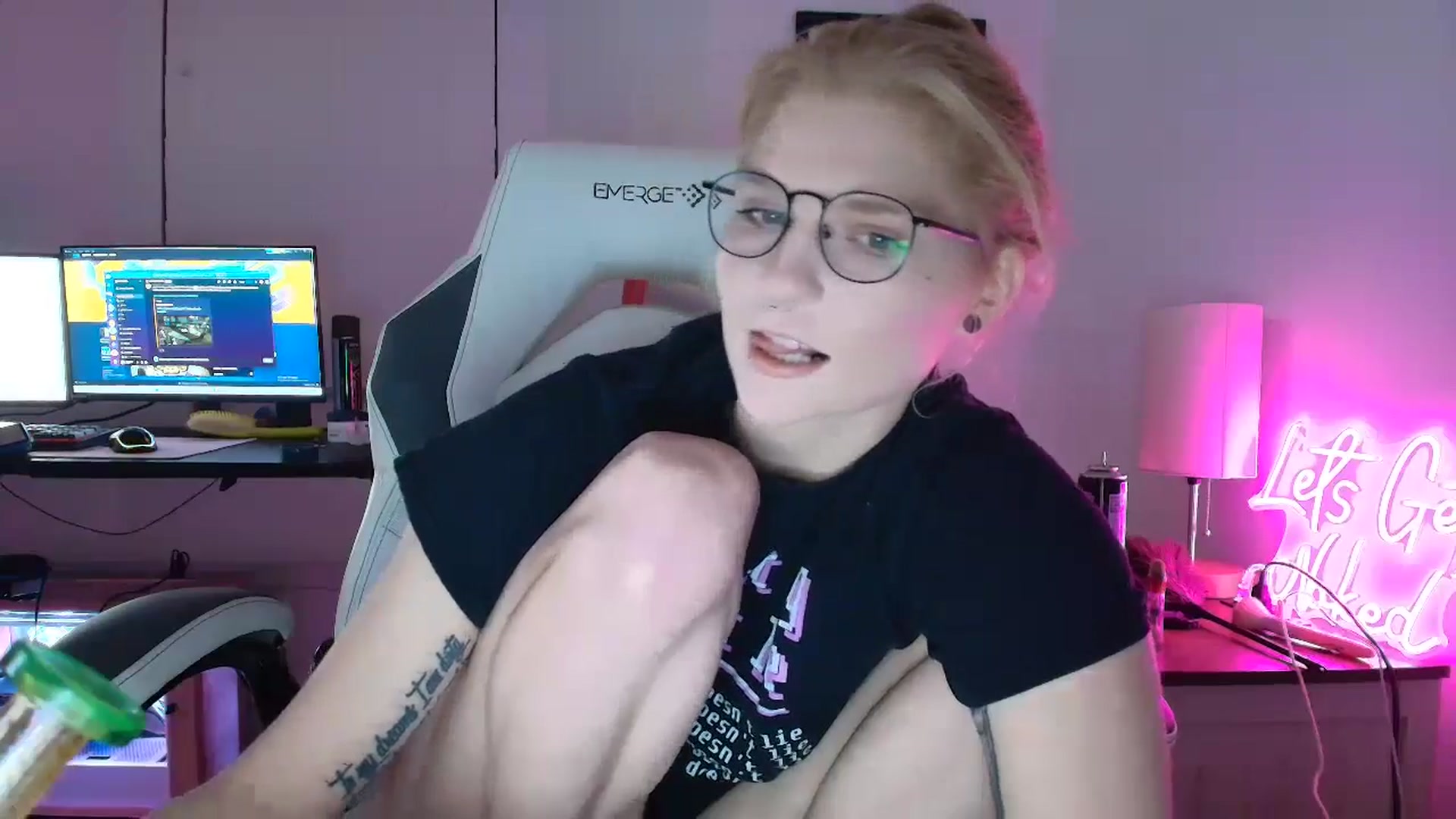 Gallery image thumbnail from DuckChan0's myfreecams stream on, 03/26/2025, 01:12 image 12 of 20