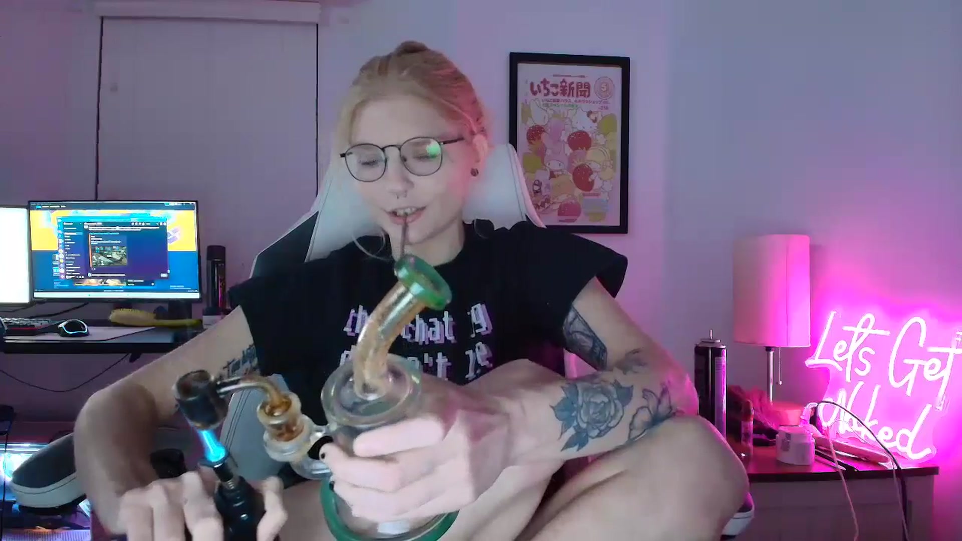 Gallery image thumbnail from DuckChan0's myfreecams stream on, 03/26/2025, 01:12 image 13 of 20