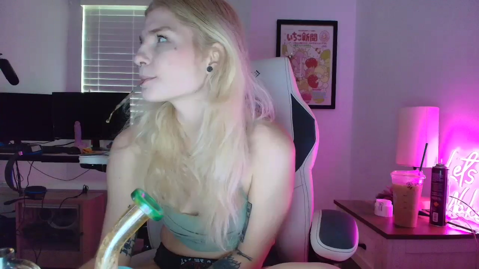 Gallery image thumbnail from DuckChan0's myfreecams stream on, 03/26/2025, 13:46 image 6 of 20