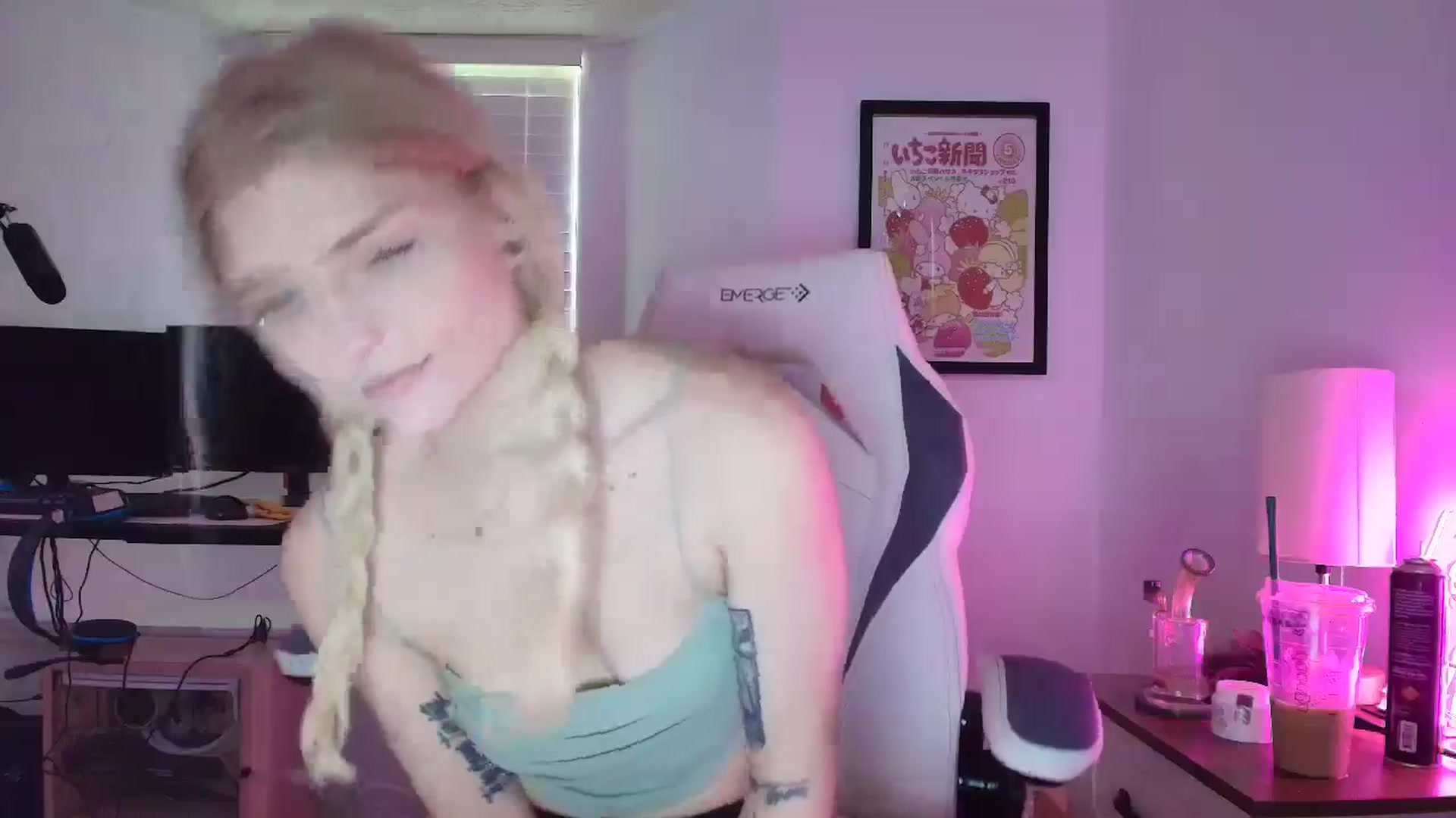 Gallery image thumbnail from DuckChan0's myfreecams stream on, 03/26/2025, 15:10 image 2 of 20