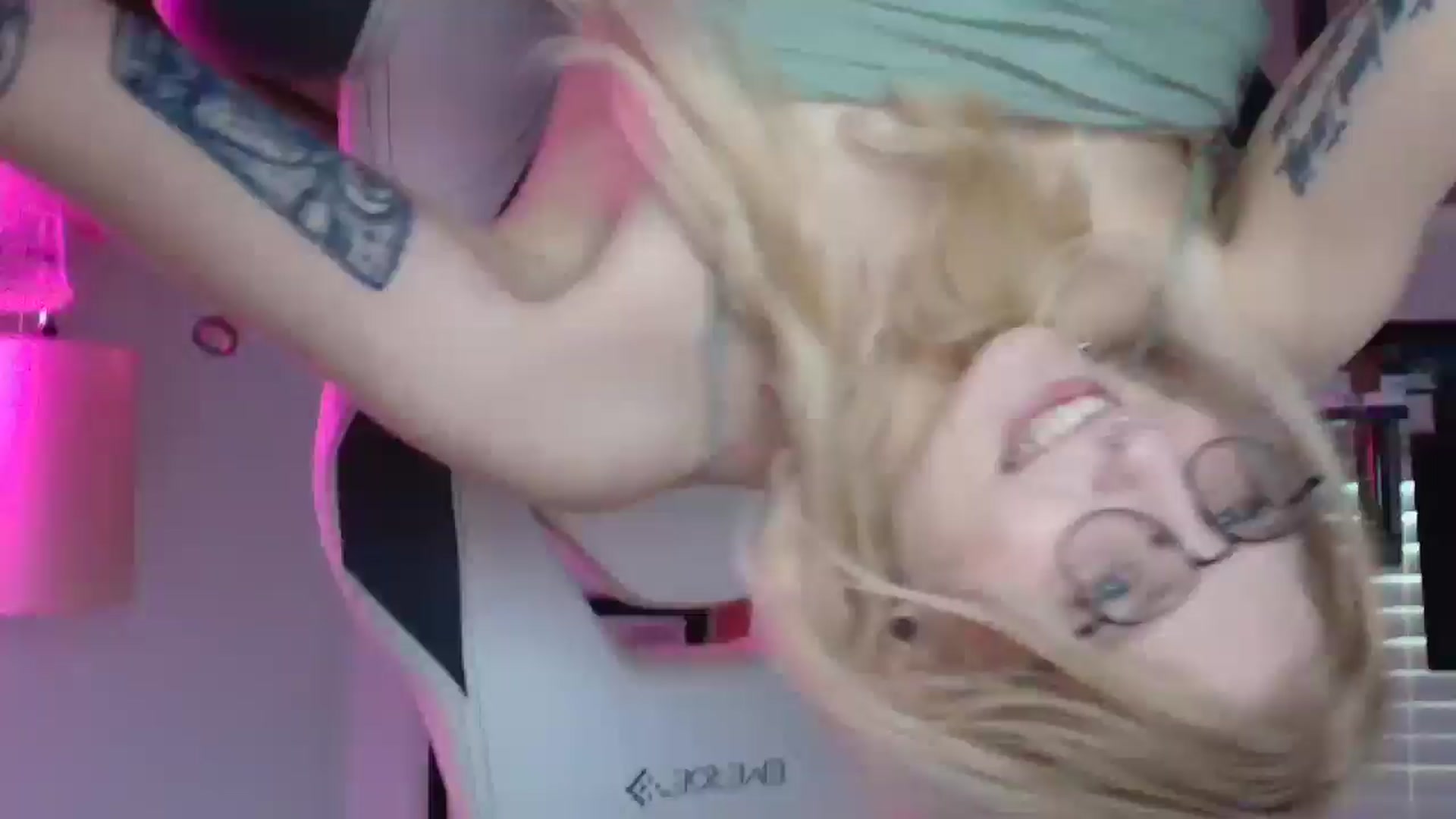 Gallery image thumbnail from DuckChan0's myfreecams stream on, 03/26/2025, 15:10 image 9 of 20
