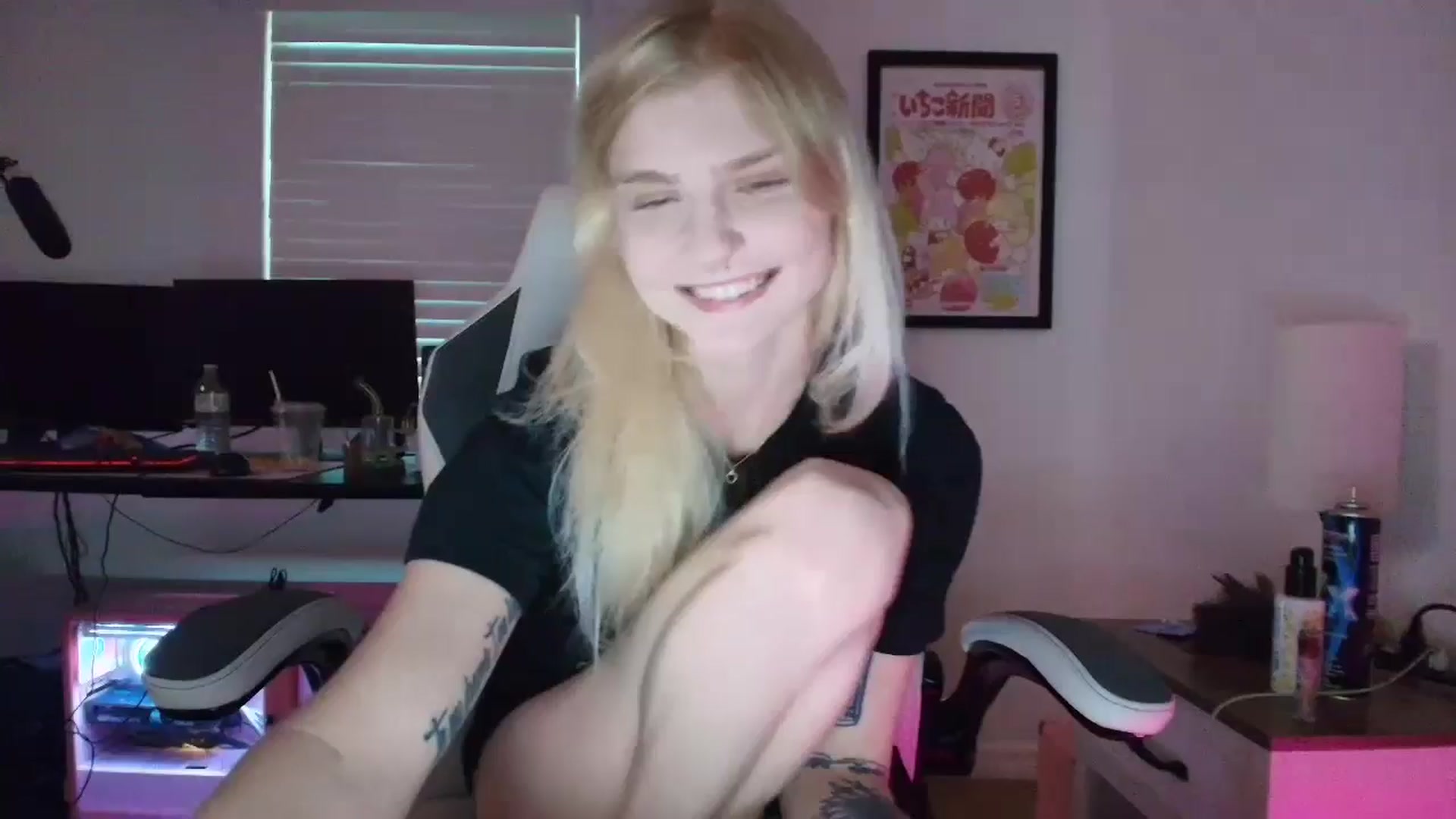 Gallery image thumbnail from DuckChan0's myfreecams stream on, 03/27/2025, 24:02 image 1 of 20