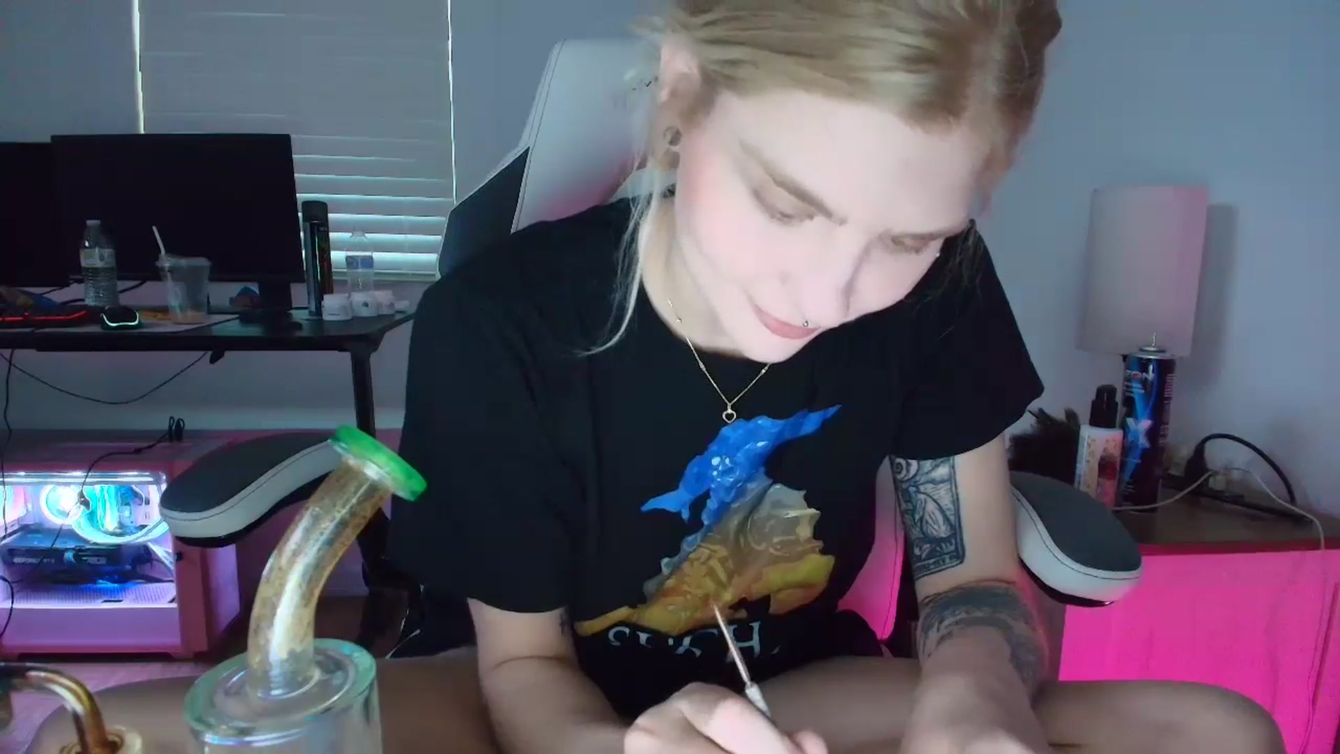 Gallery image thumbnail from DuckChan0's myfreecams stream on, 03/27/2025, 24:02 image 4 of 20
