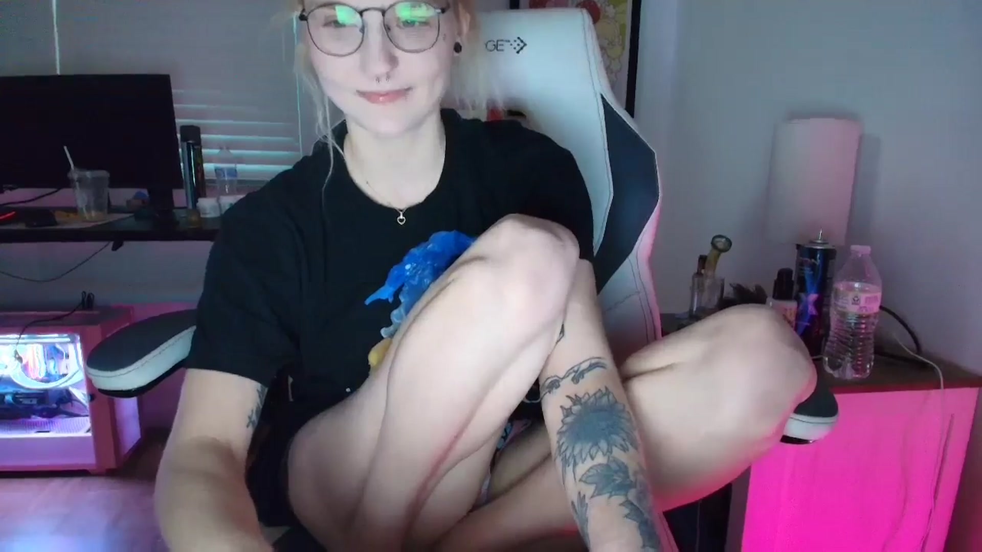 Gallery image thumbnail from DuckChan0's myfreecams stream on, 03/27/2025, 24:02 image 10 of 20